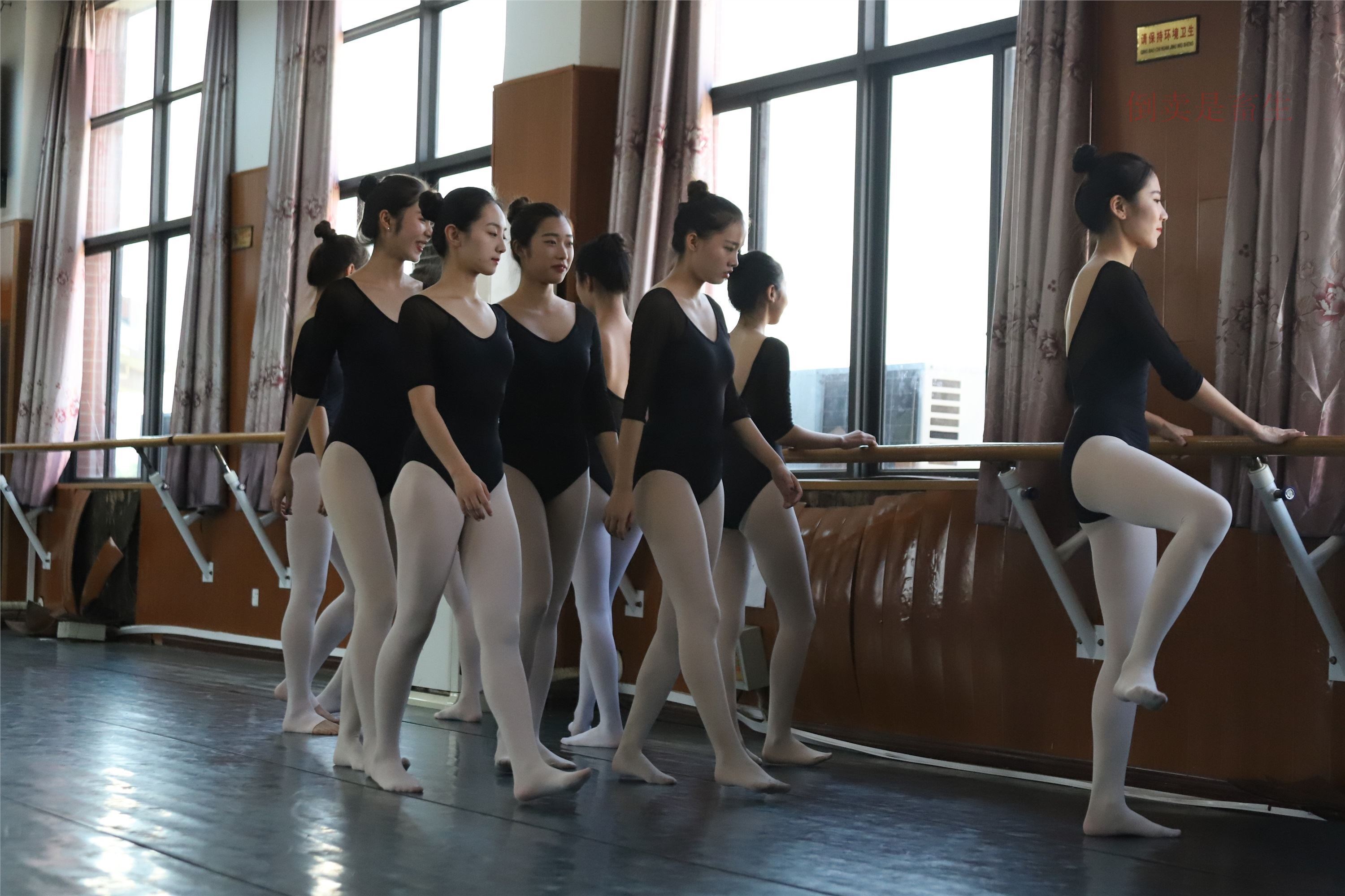 大西瓜美女图片 W001 舞蹈统一825p2