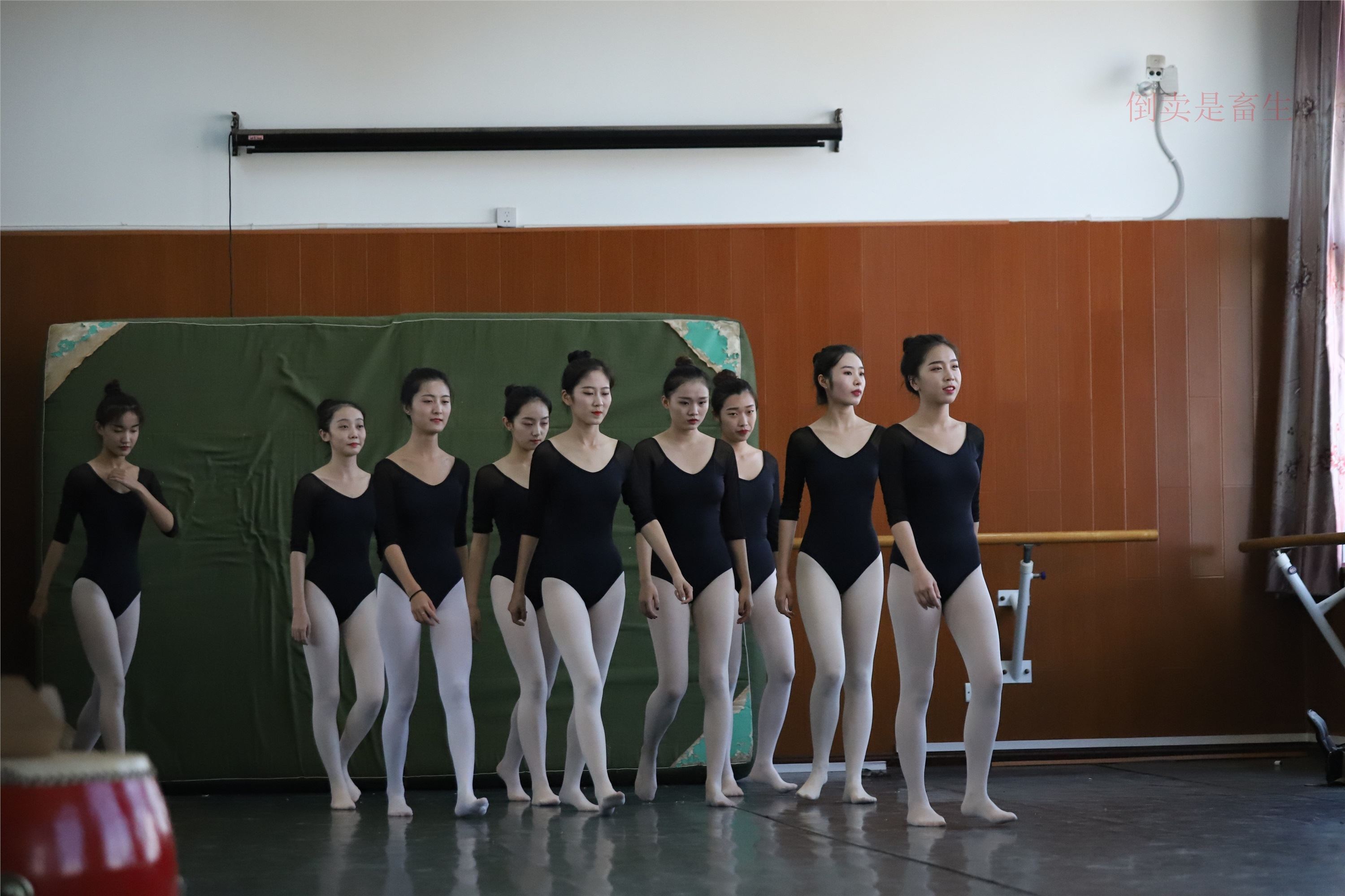 大西瓜美女图片 W001 舞蹈统一825p3