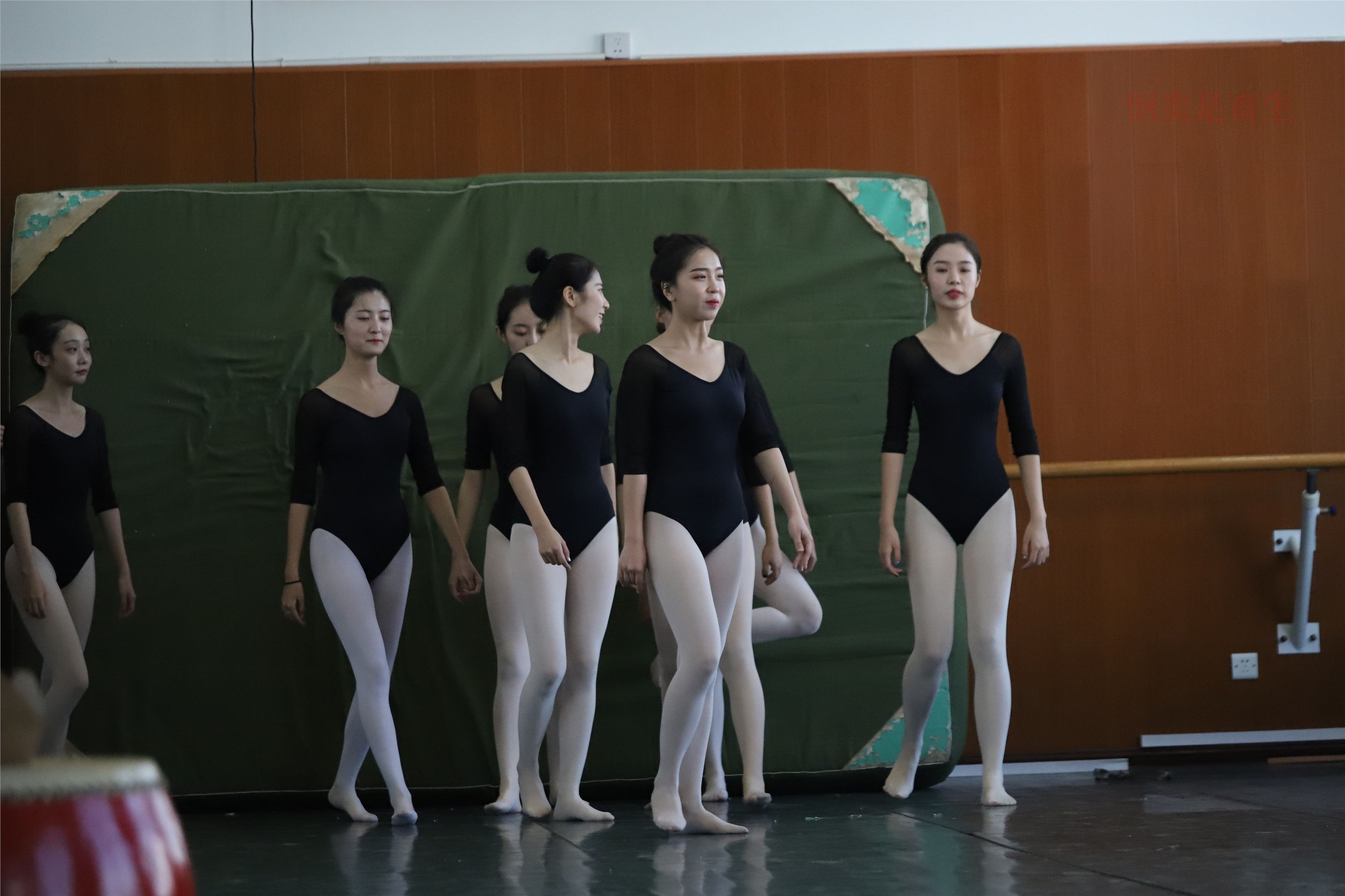 大西瓜美女图片 W001 舞蹈统一825p3