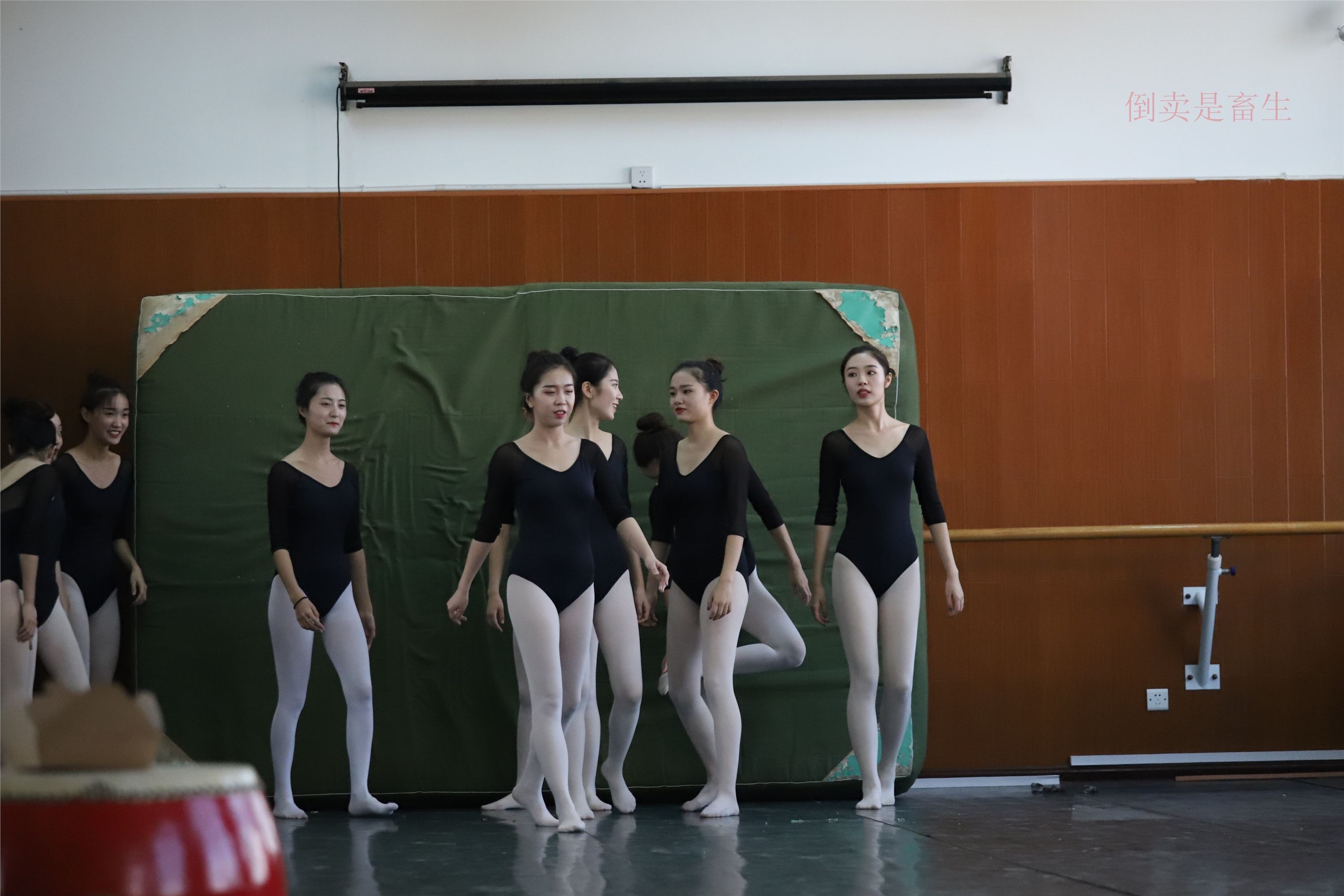 大西瓜美女图片 W001 舞蹈统一825p3