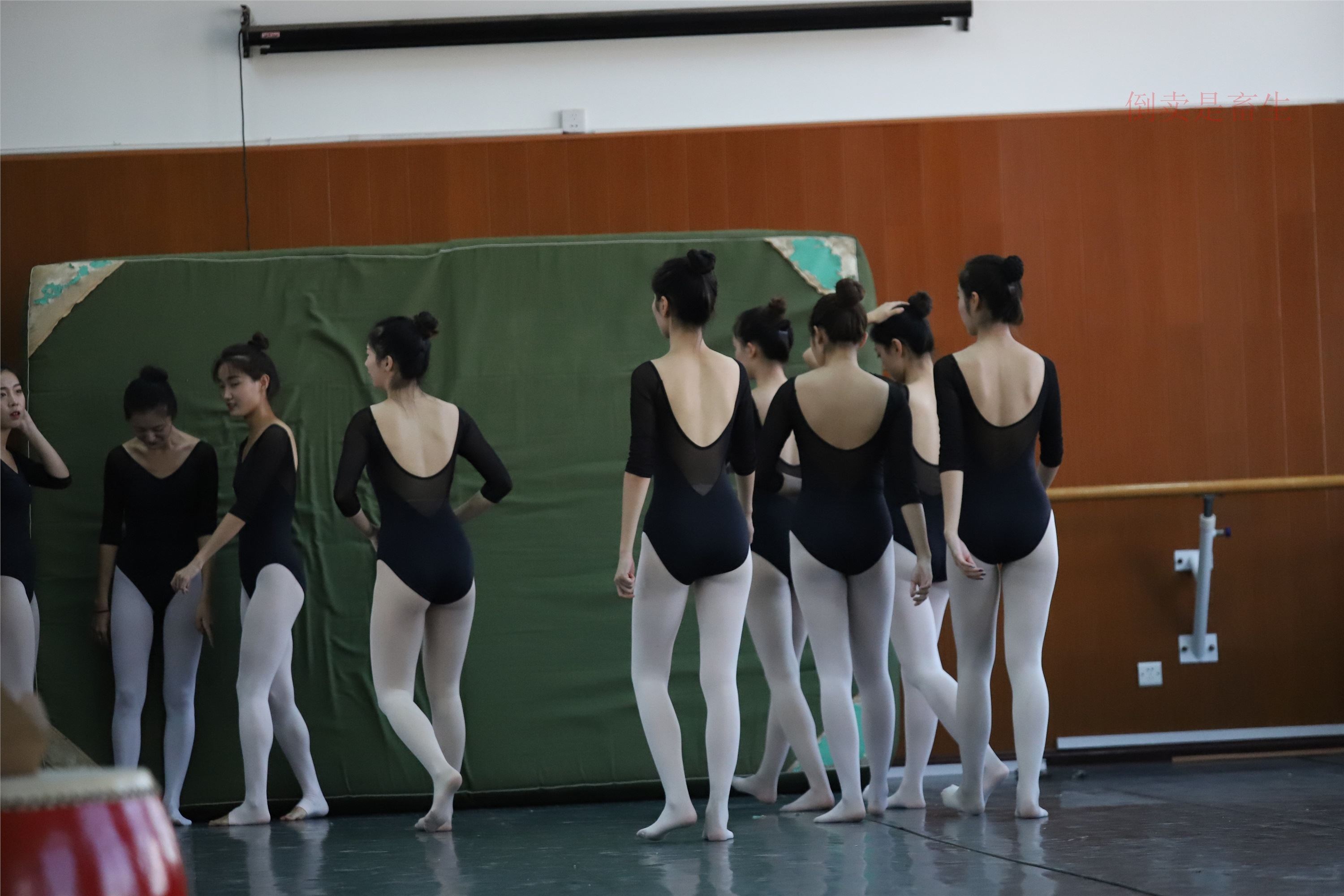 大西瓜美女图片 W001 舞蹈统一825p3