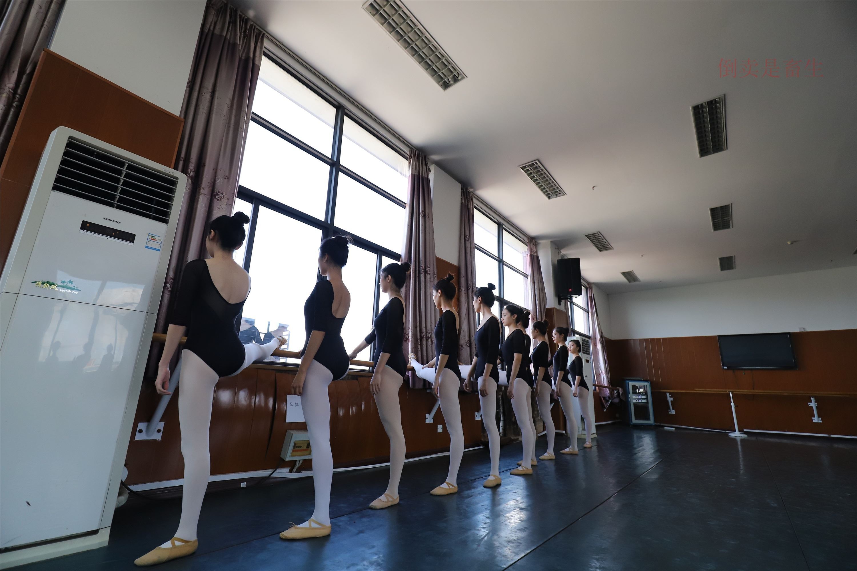 大西瓜美女图片 W001 舞蹈统一825p5