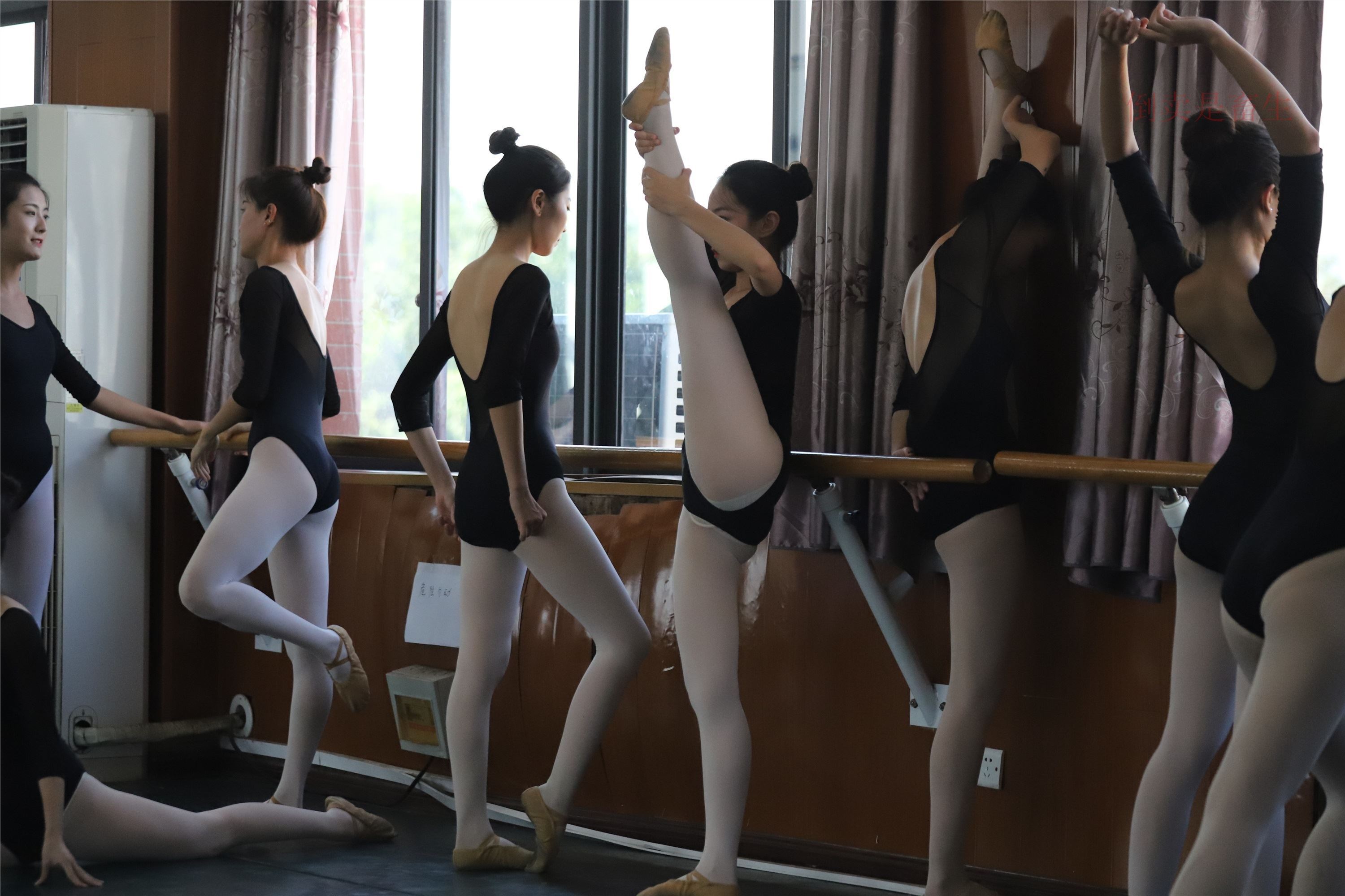 大西瓜美女图片 W001 舞蹈统一825p5