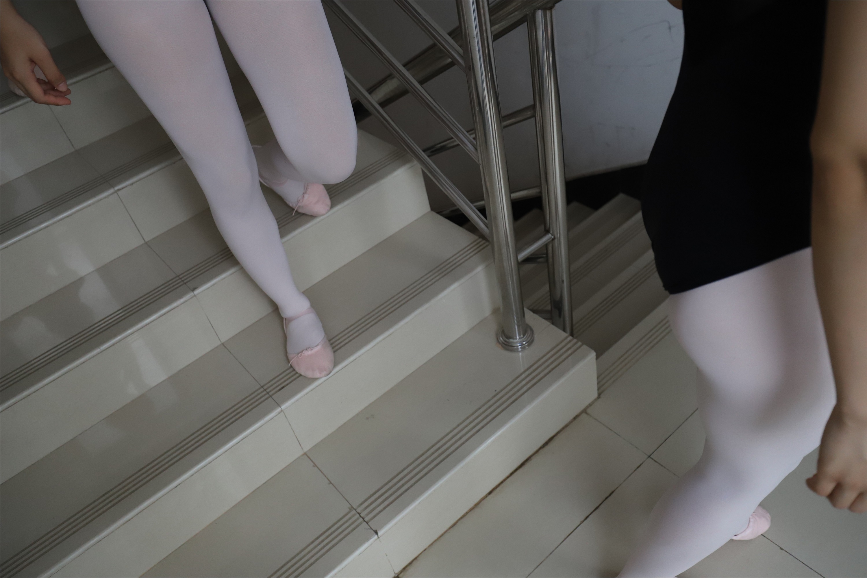 大西瓜美女图片 W004 多色舞蹈服 650p4