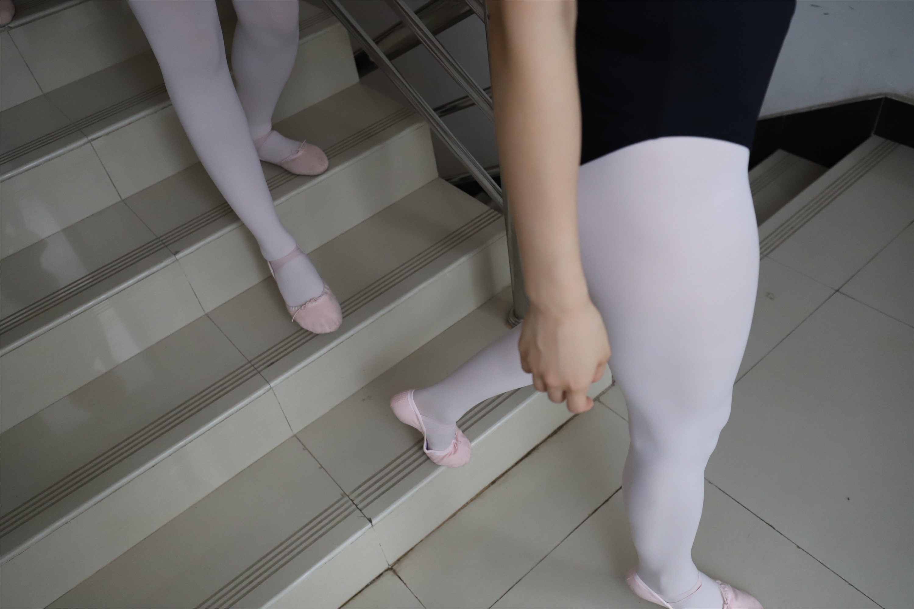 大西瓜美女图片 W004 多色舞蹈服 650p4