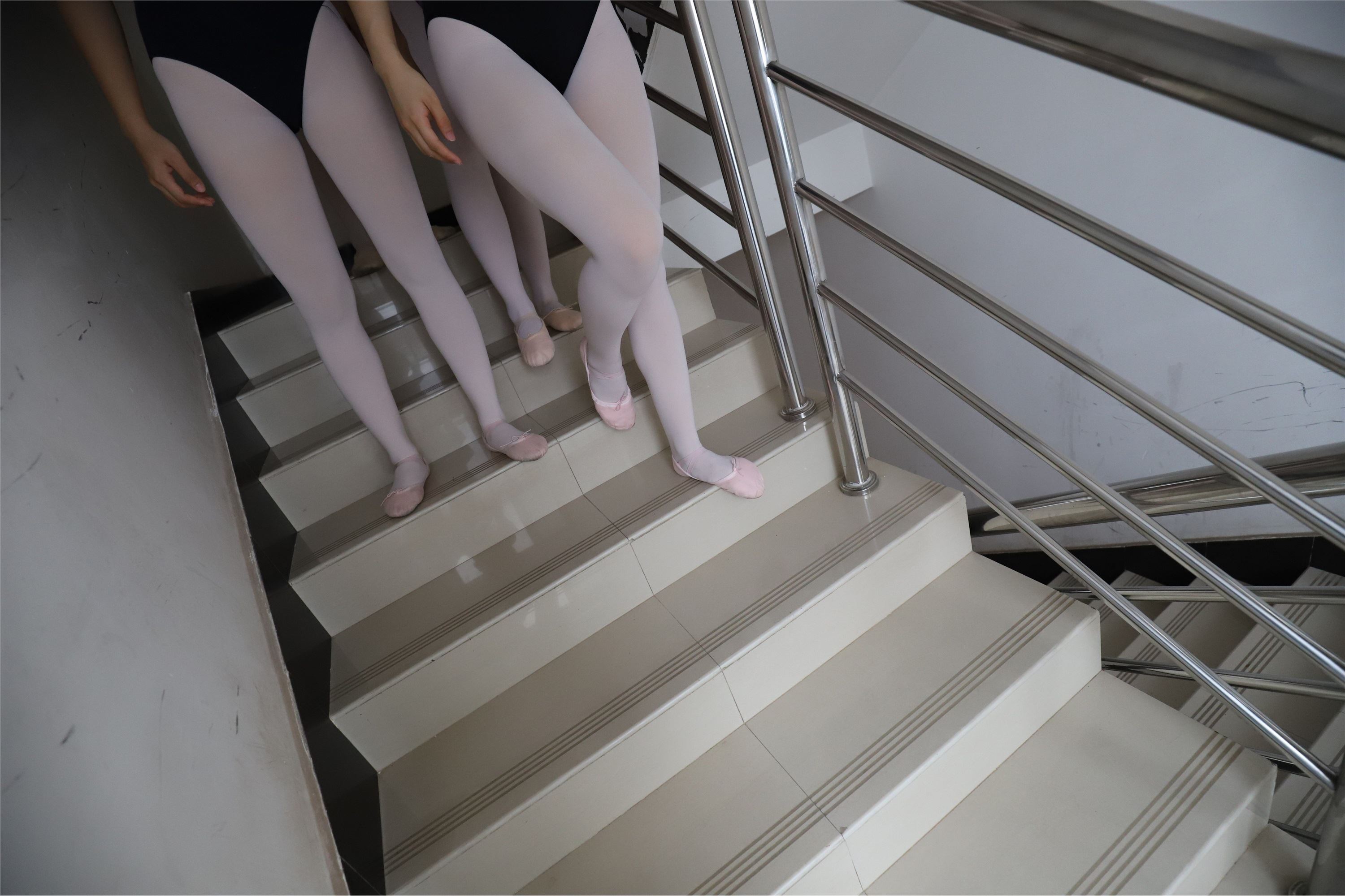 大西瓜美女图片 W004 多色舞蹈服 650p4