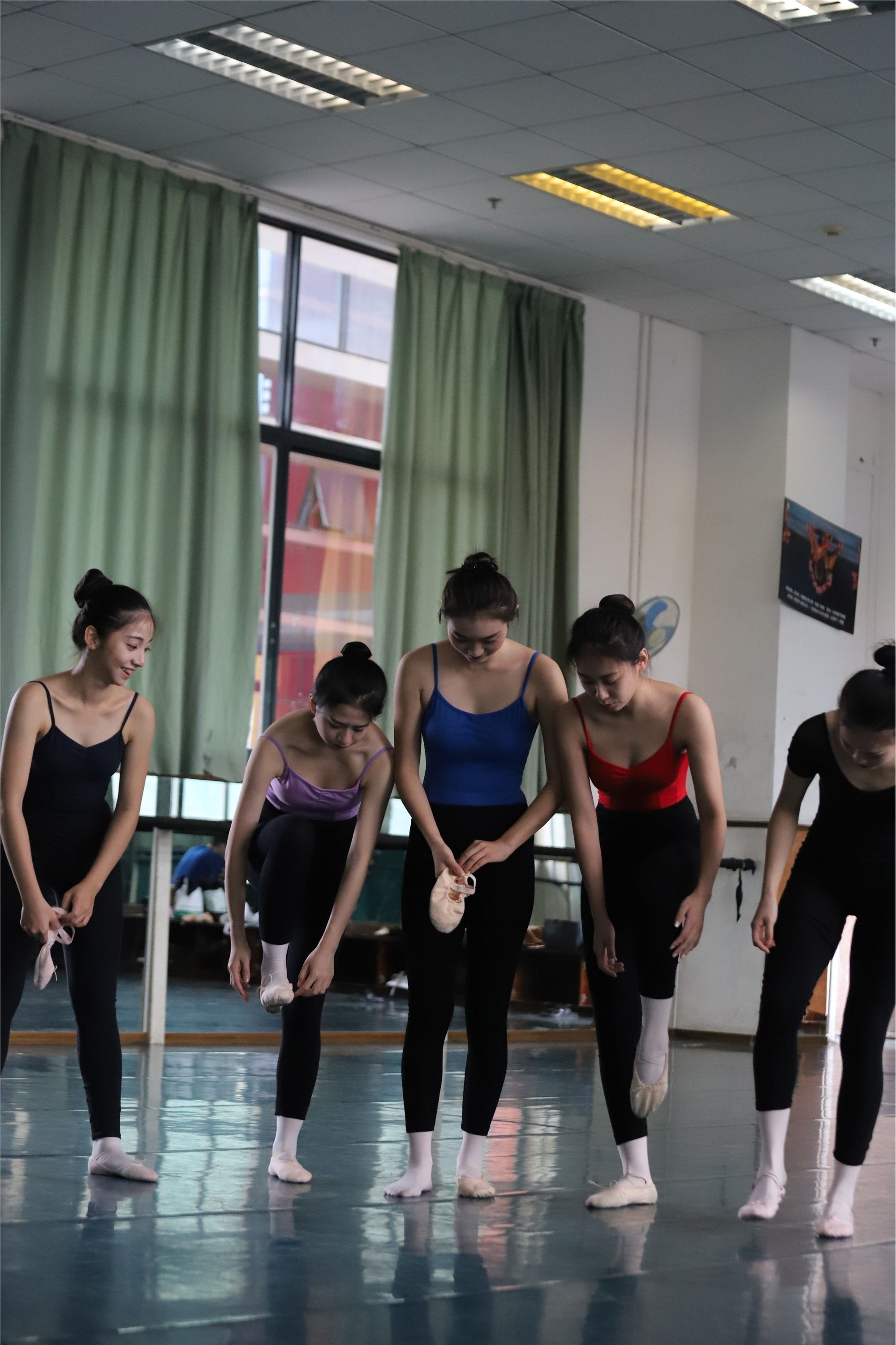 大西瓜美女图片 W004 多色舞蹈服 650p4