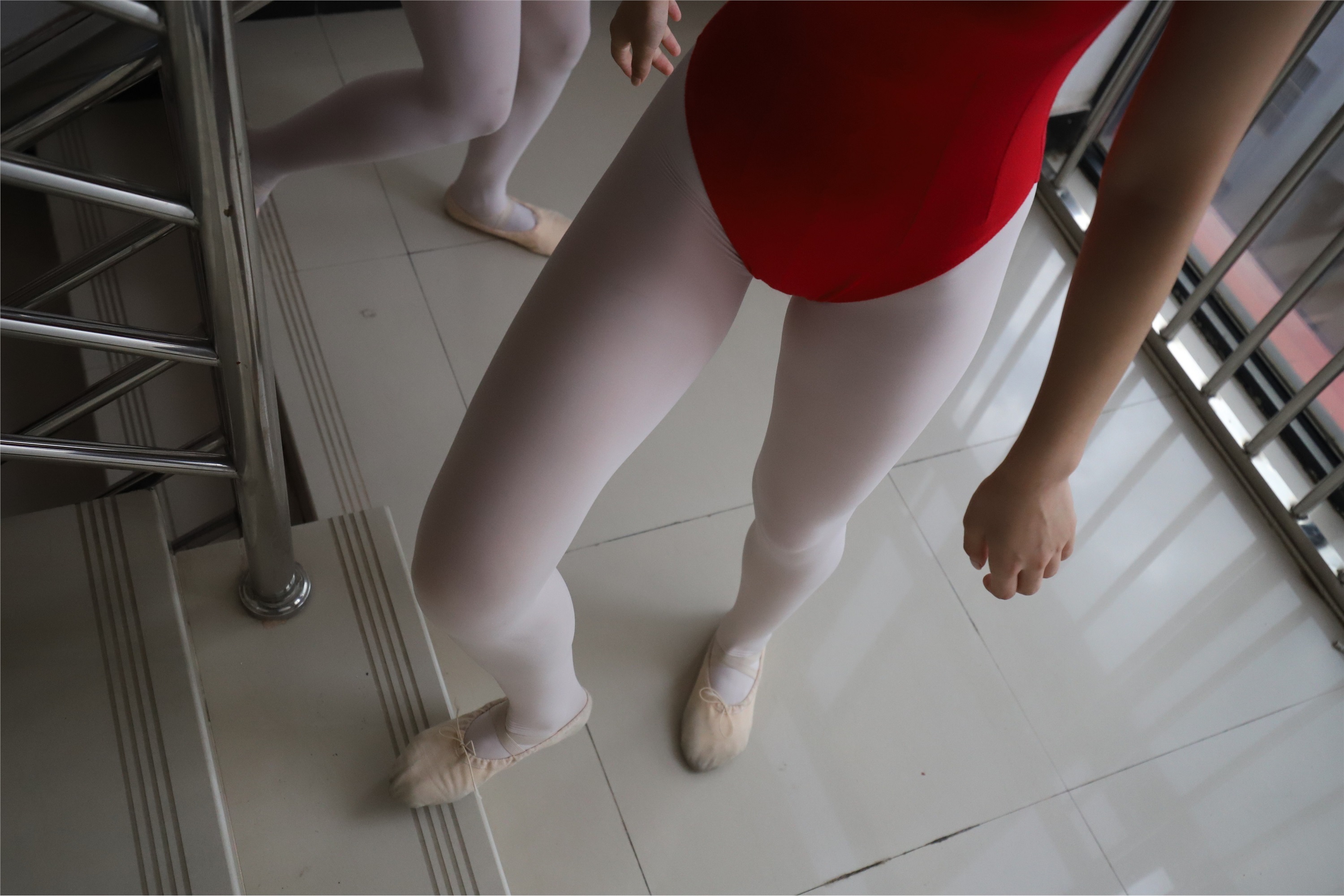 大西瓜美女图片 W004 多色舞蹈服 650p4