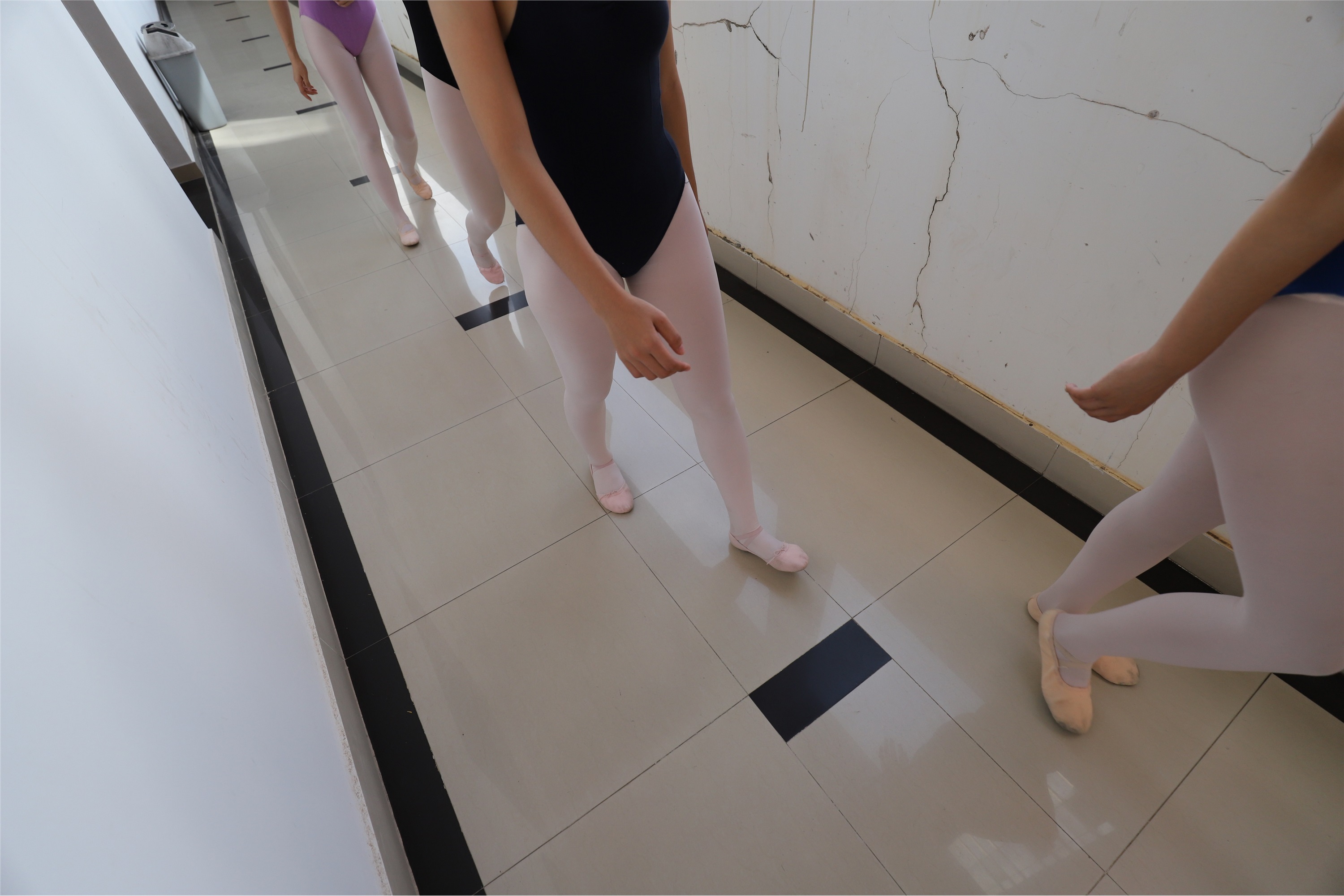 大西瓜美女图片 W004 多色舞蹈服 650p4