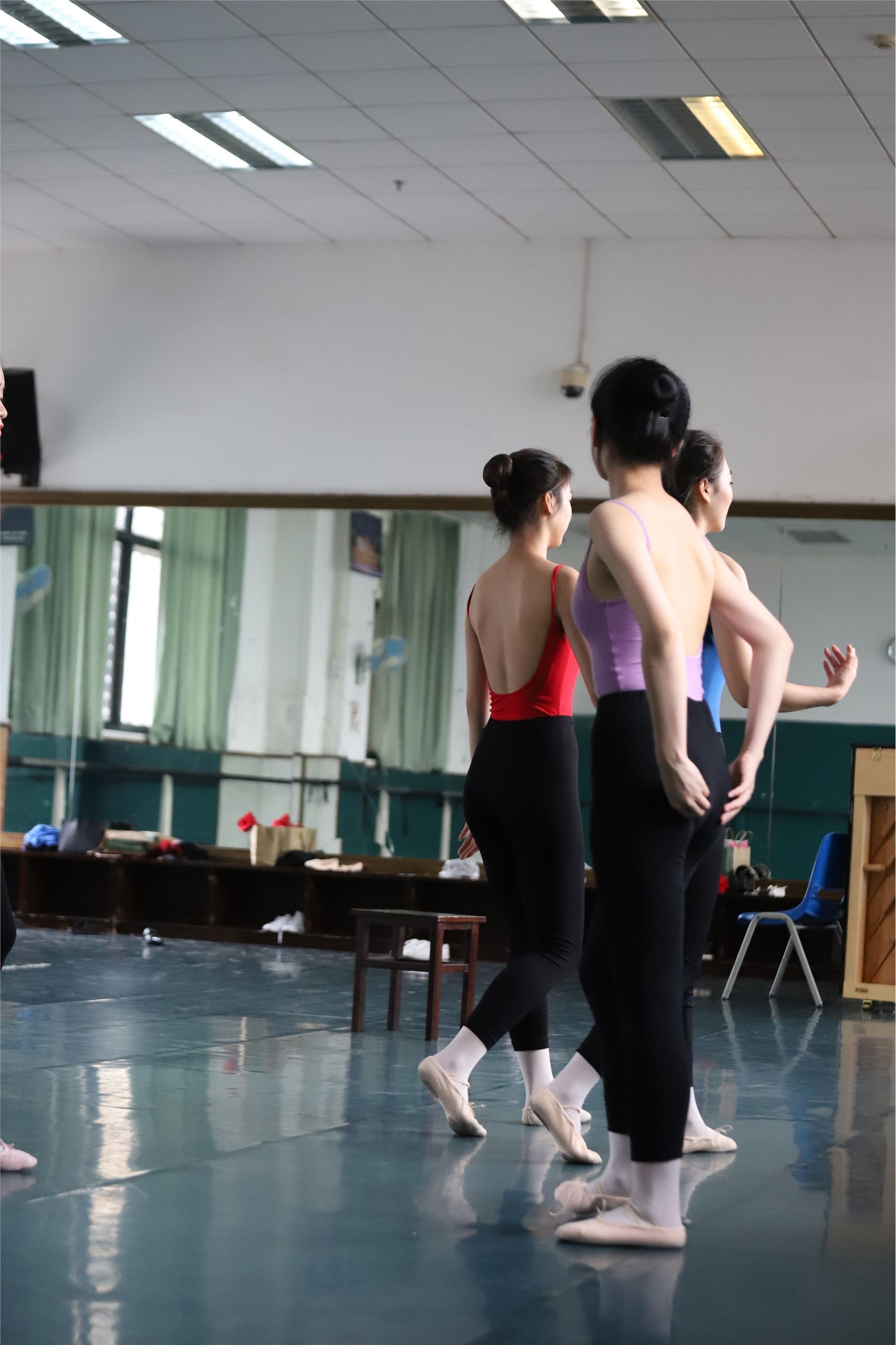 大西瓜美女图片 W004 多色舞蹈服 650p5