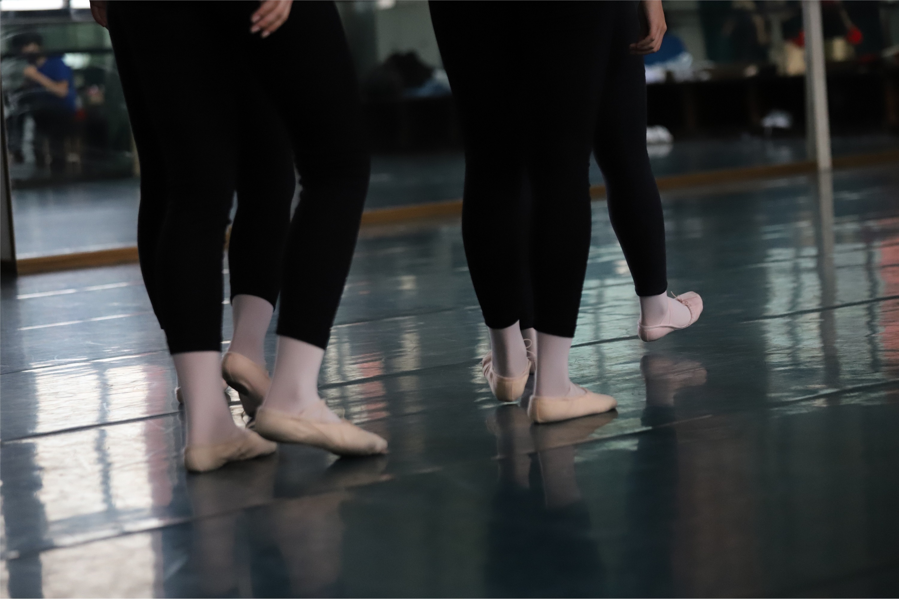 大西瓜美女图片 W004 多色舞蹈服 650p5