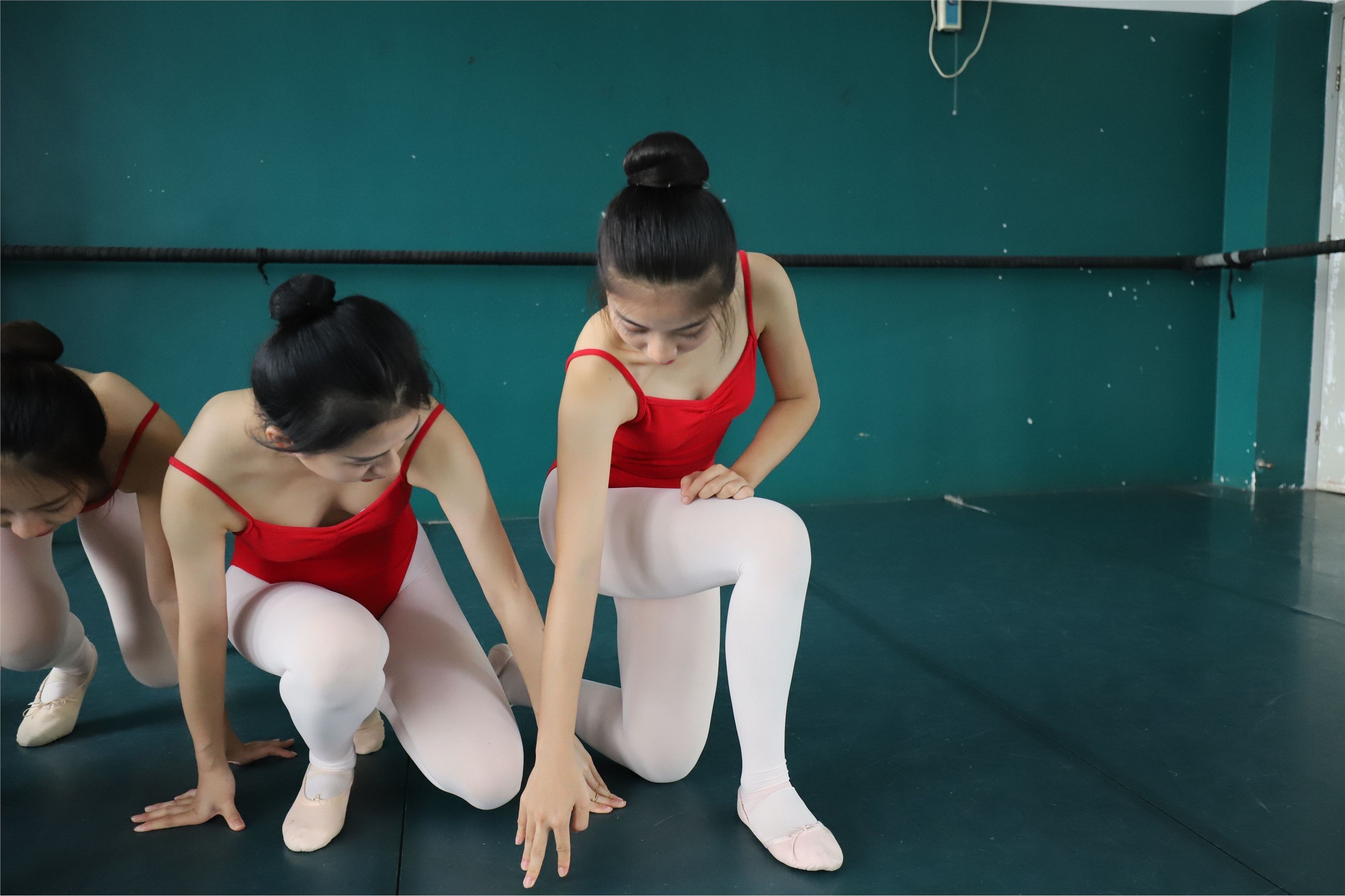 大西瓜美女图片 W005 红色舞蹈服 669P1