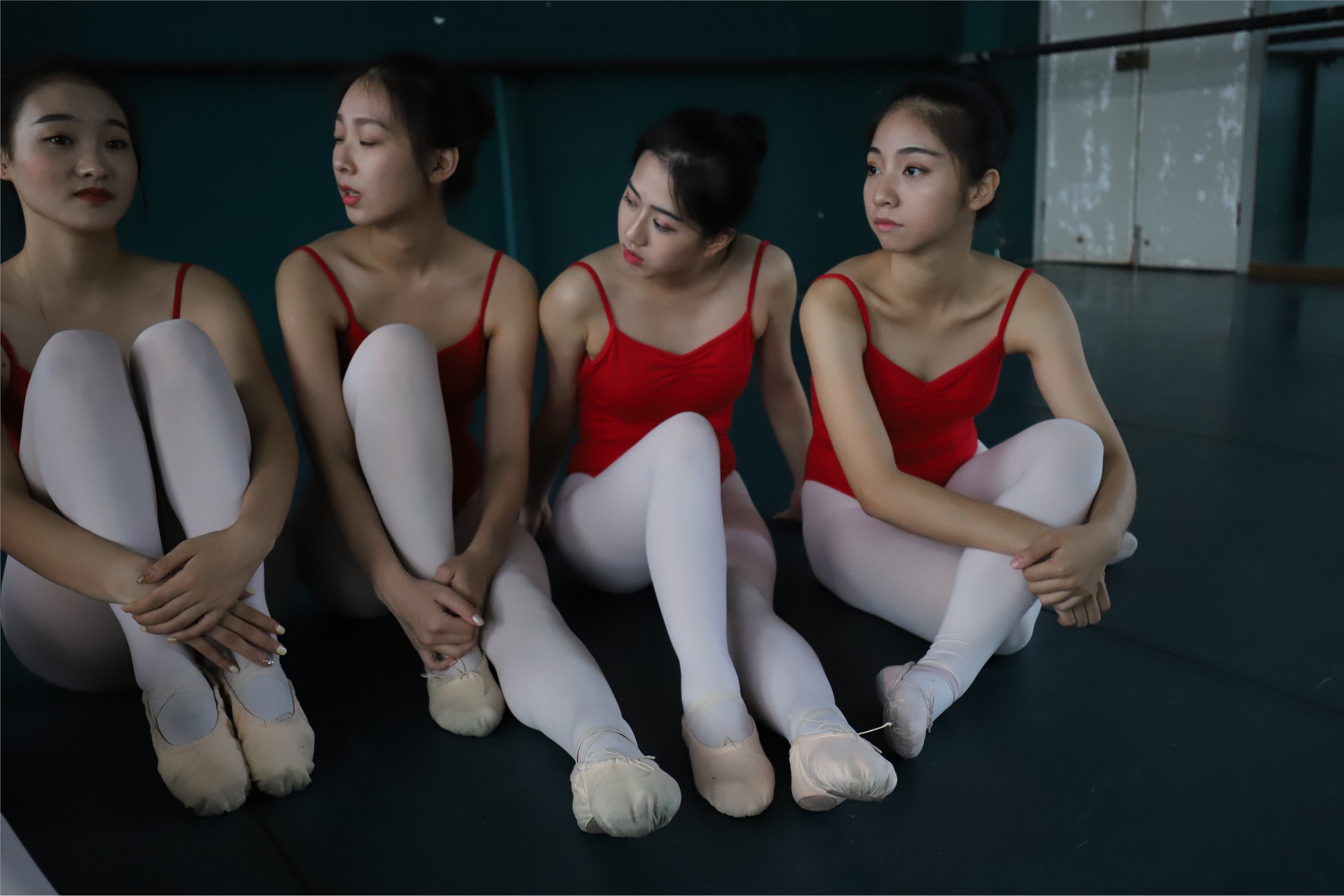 大西瓜美女图片 W005 红色舞蹈服 669P1