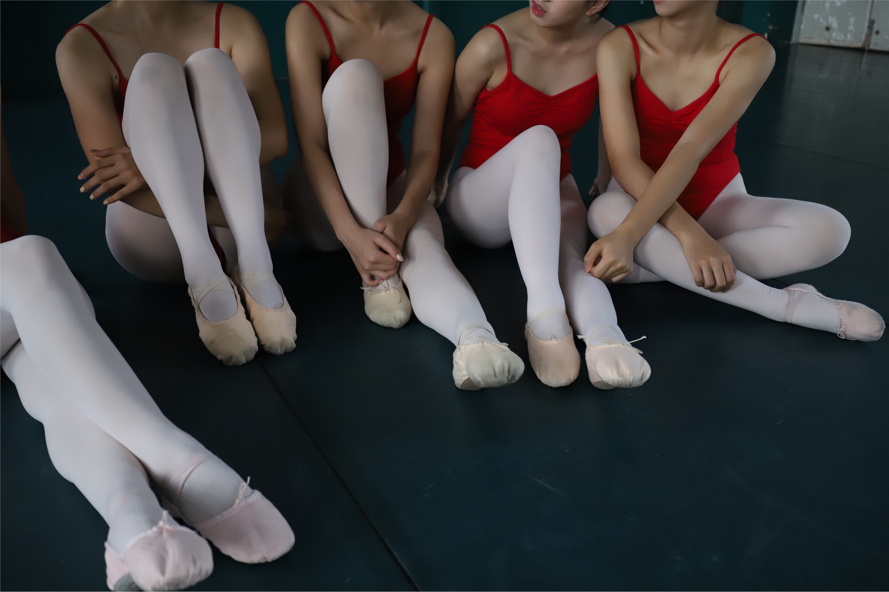 大西瓜美女图片 W005 红色舞蹈服 669P1