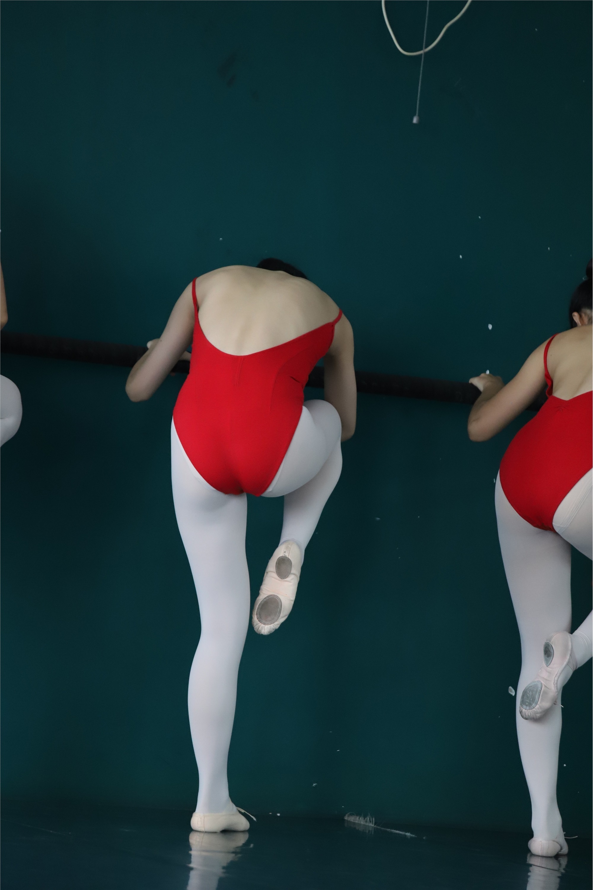 大西瓜美女图片 W005 红色舞蹈服 669P1