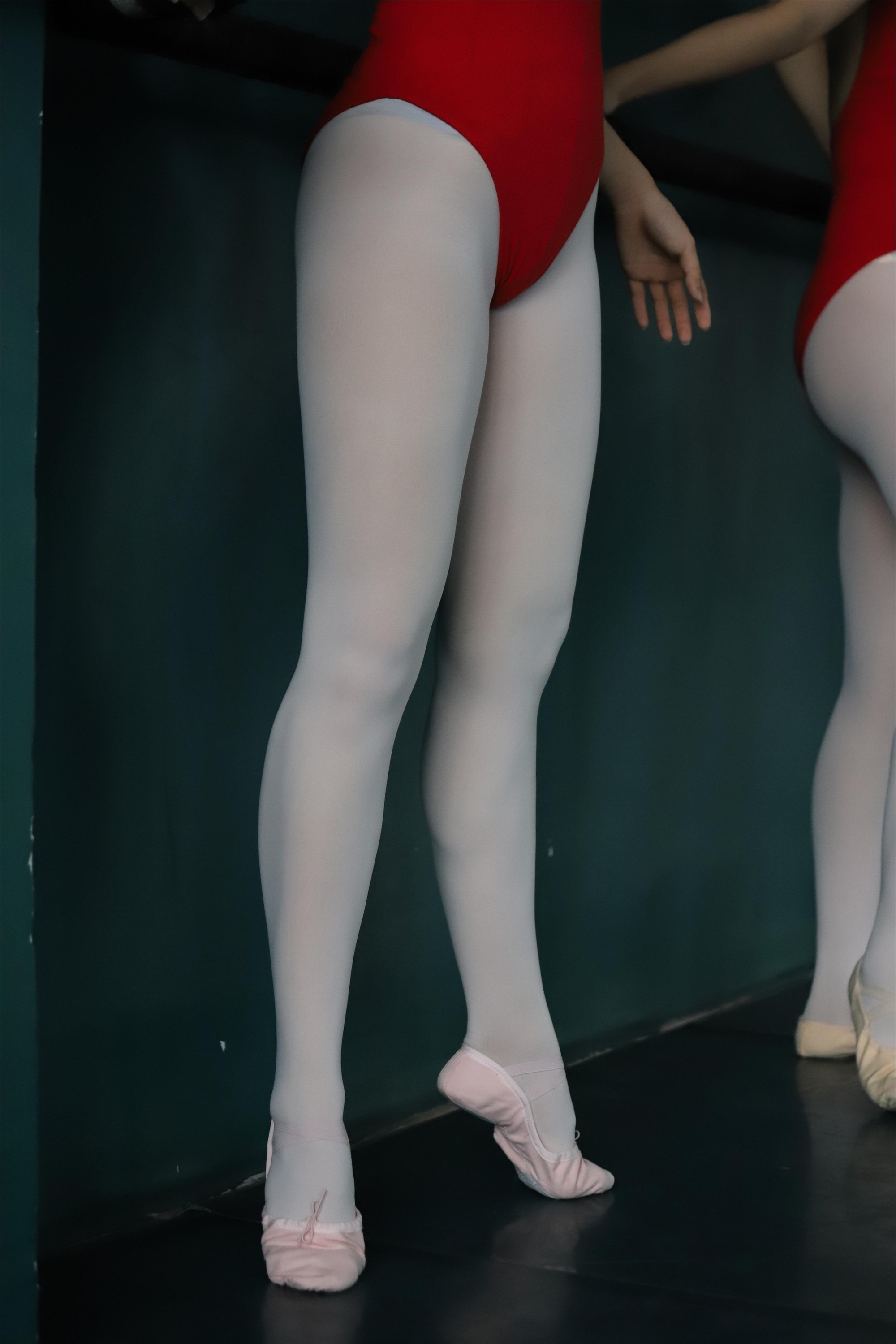 大西瓜美女图片 W005 红色舞蹈服 669P2