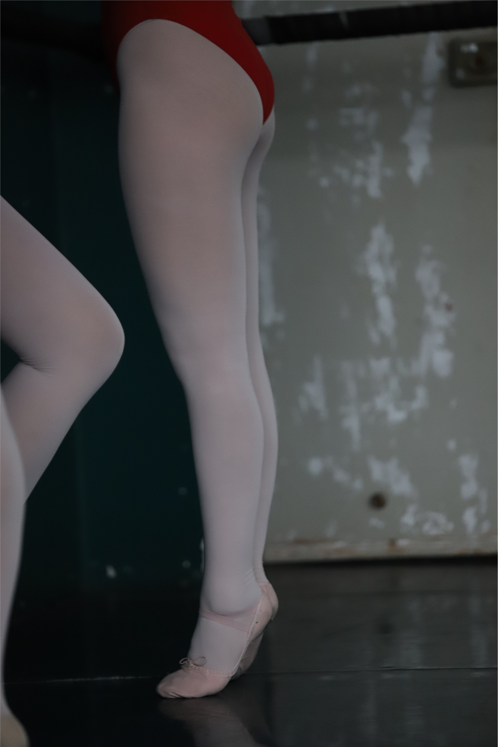 大西瓜美女图片 W005 红色舞蹈服 669P2