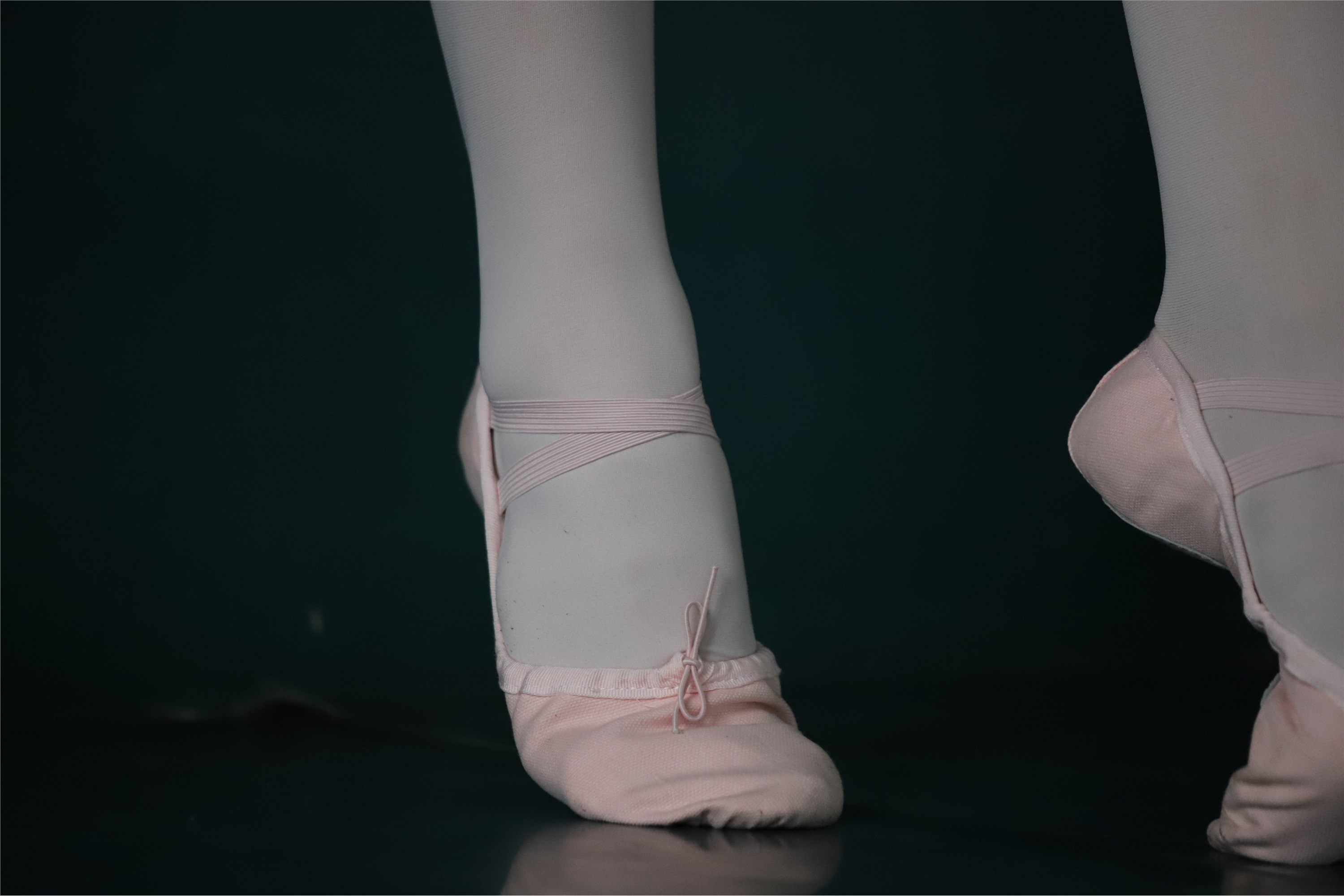 大西瓜美女图片 W005 红色舞蹈服 669P2