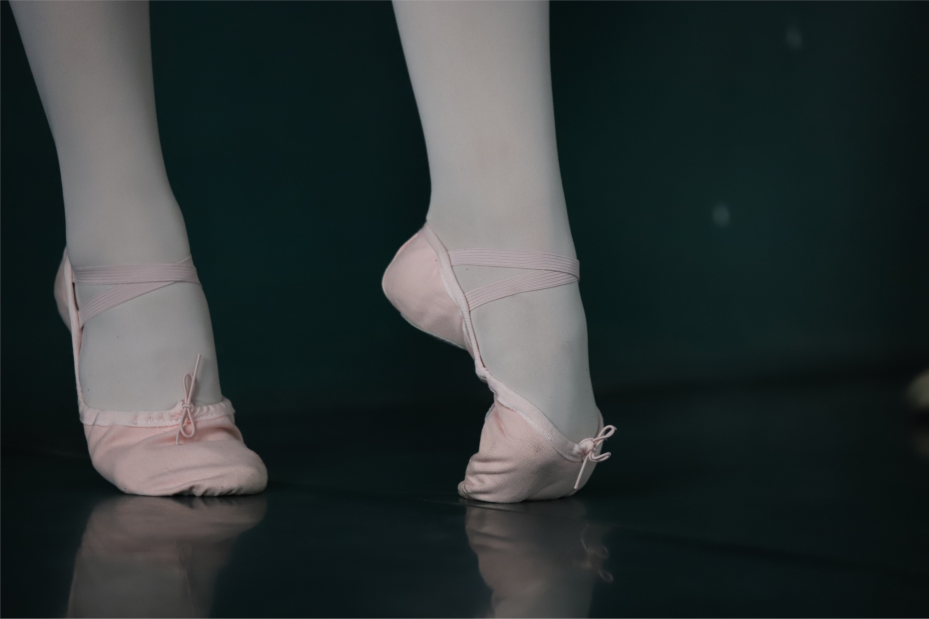 大西瓜美女图片 W005 红色舞蹈服 669P2