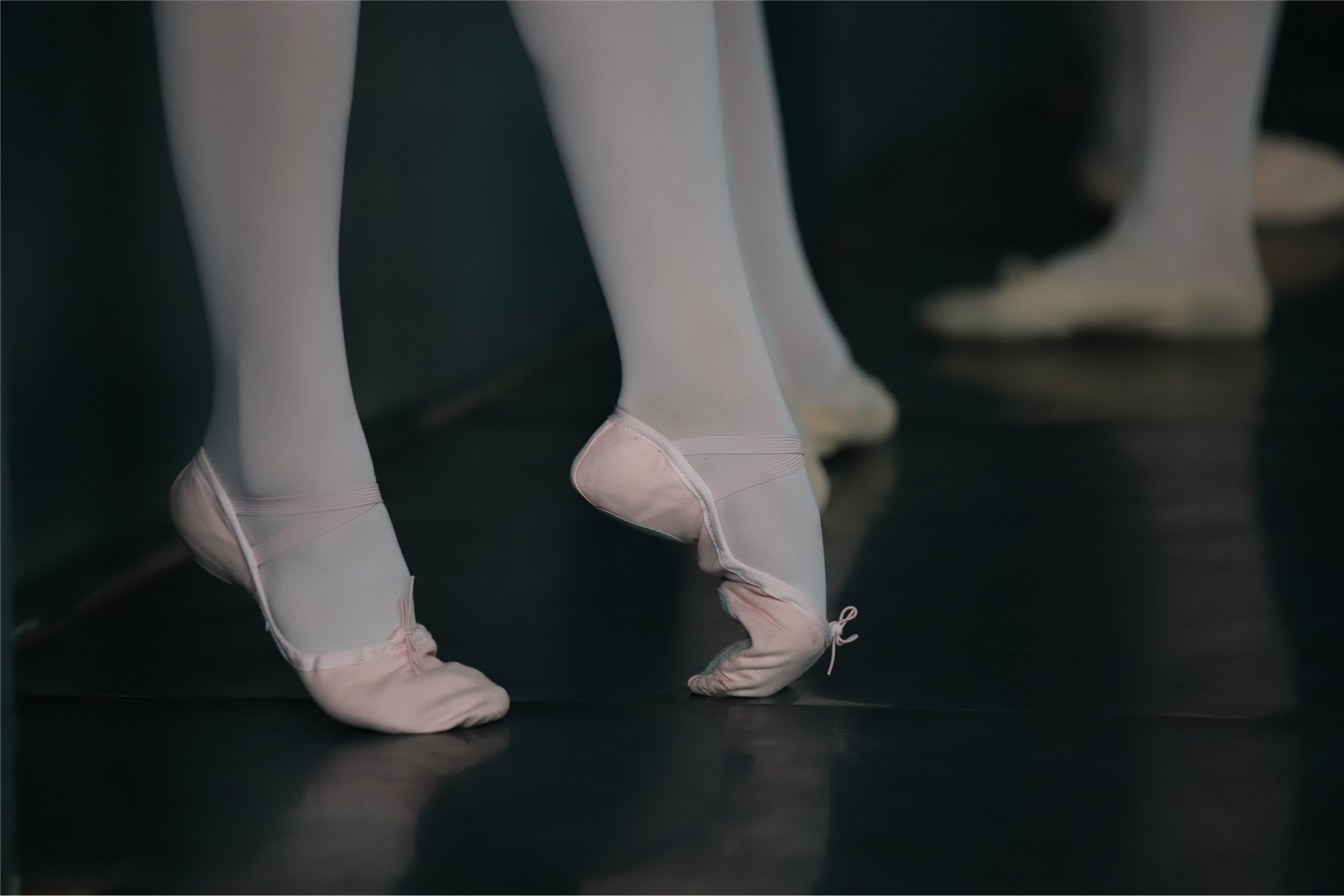 大西瓜美女图片 W005 红色舞蹈服 669P2