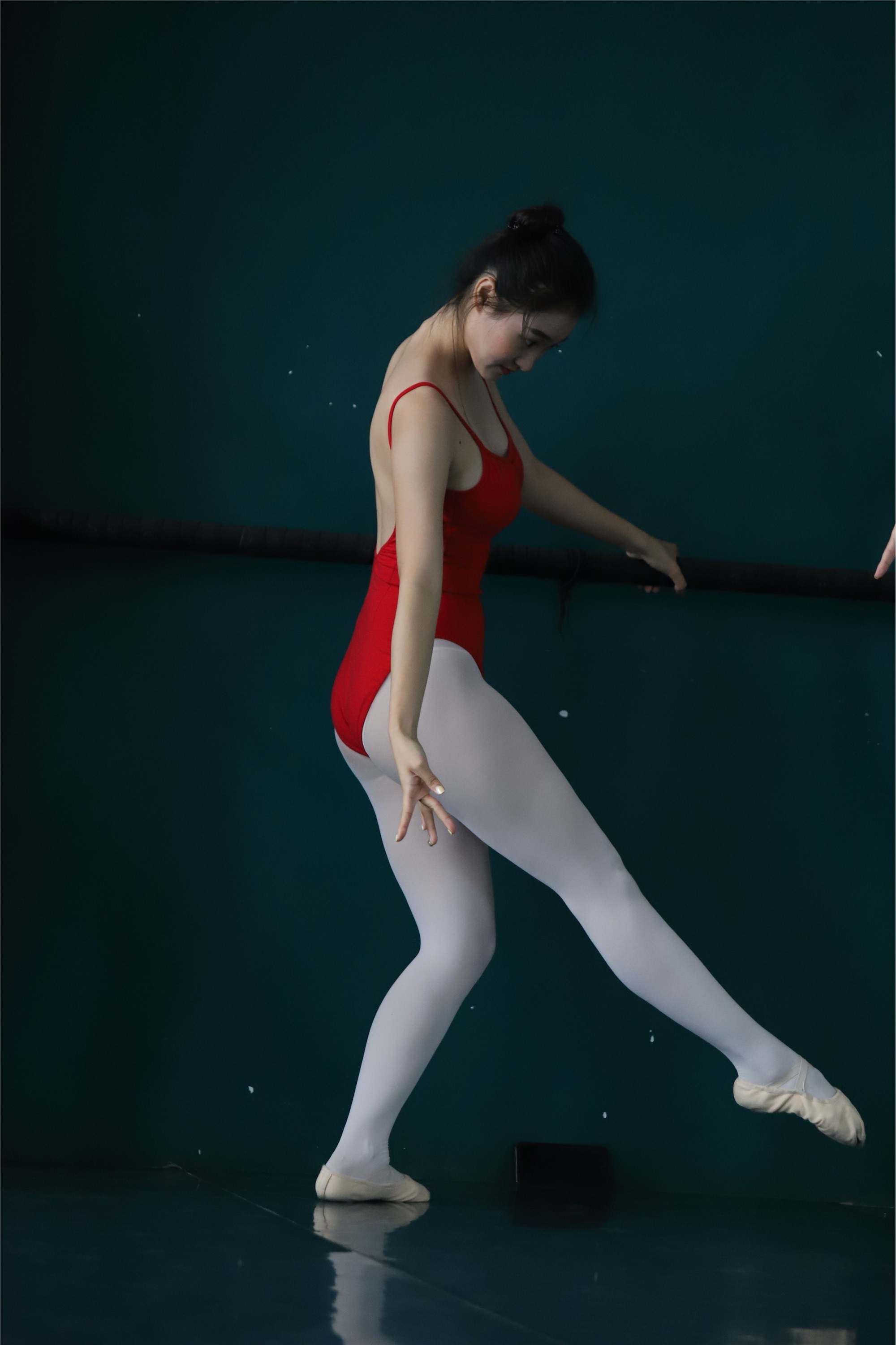 大西瓜美女图片 W005 红色舞蹈服 669P2