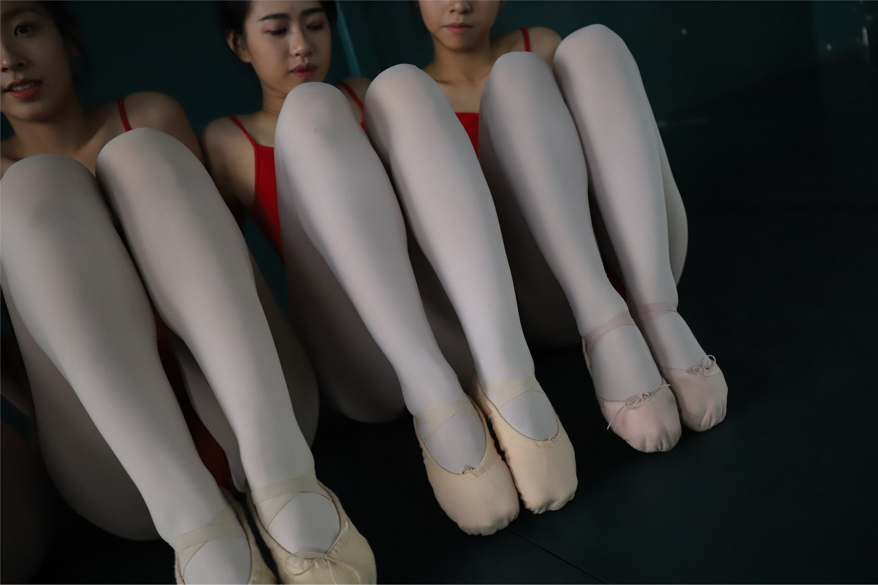 大西瓜美女图片 W005 红色舞蹈服 669P2