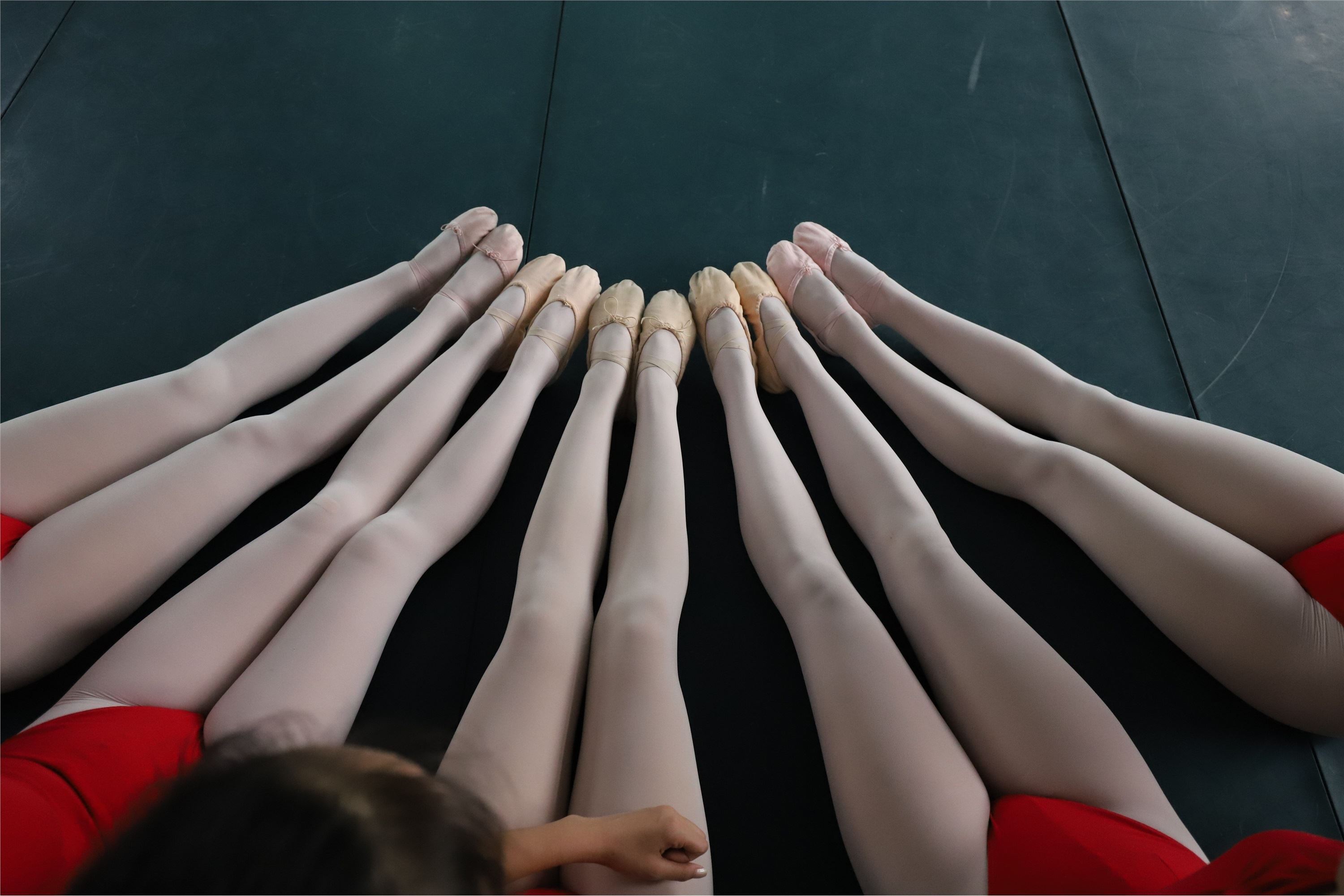 大西瓜美女图片 W005 红色舞蹈服 669P2