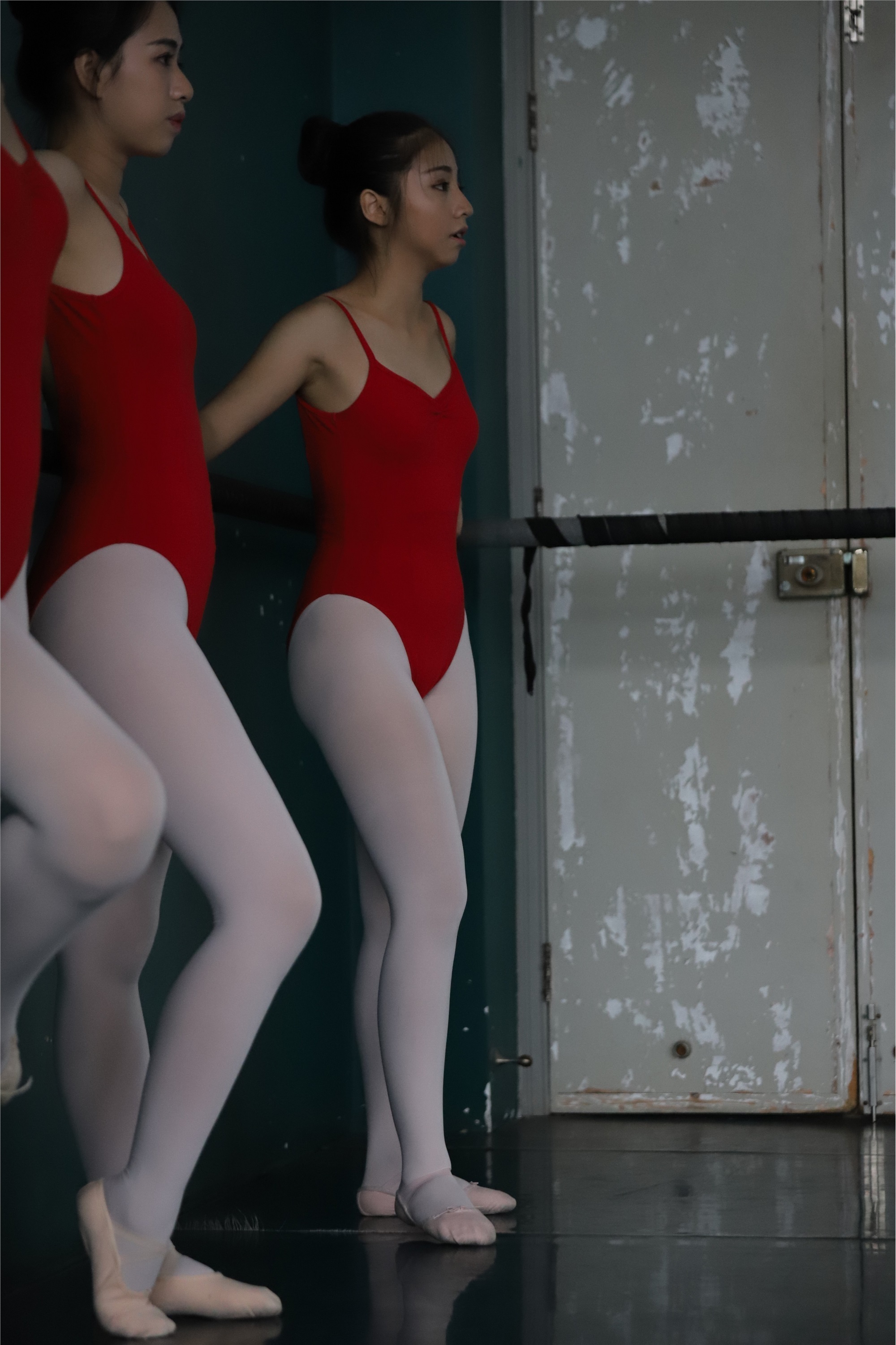 大西瓜美女图片 W005 红色舞蹈服 669P2