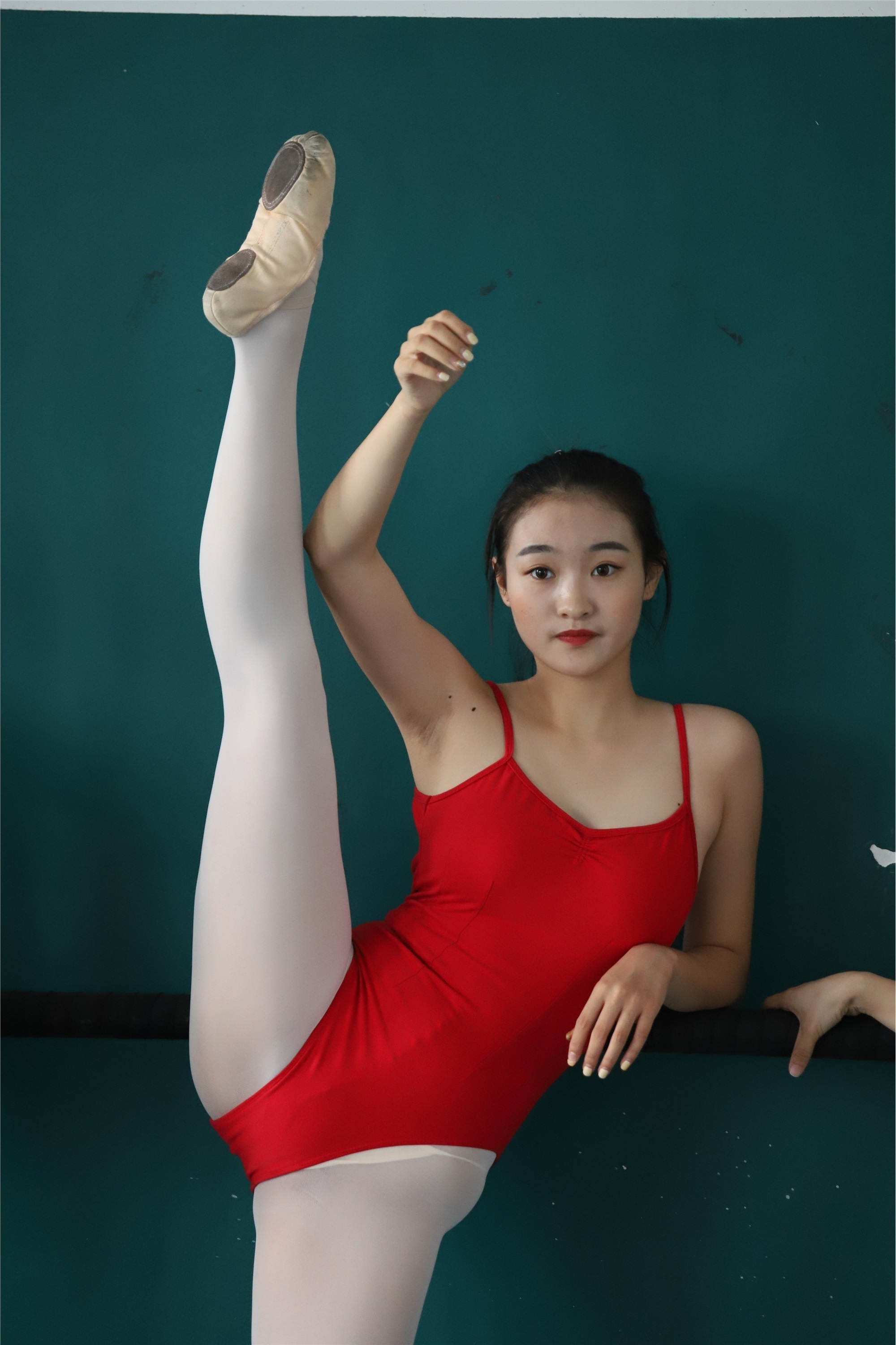 大西瓜美女图片 W005 红色舞蹈服 669P3