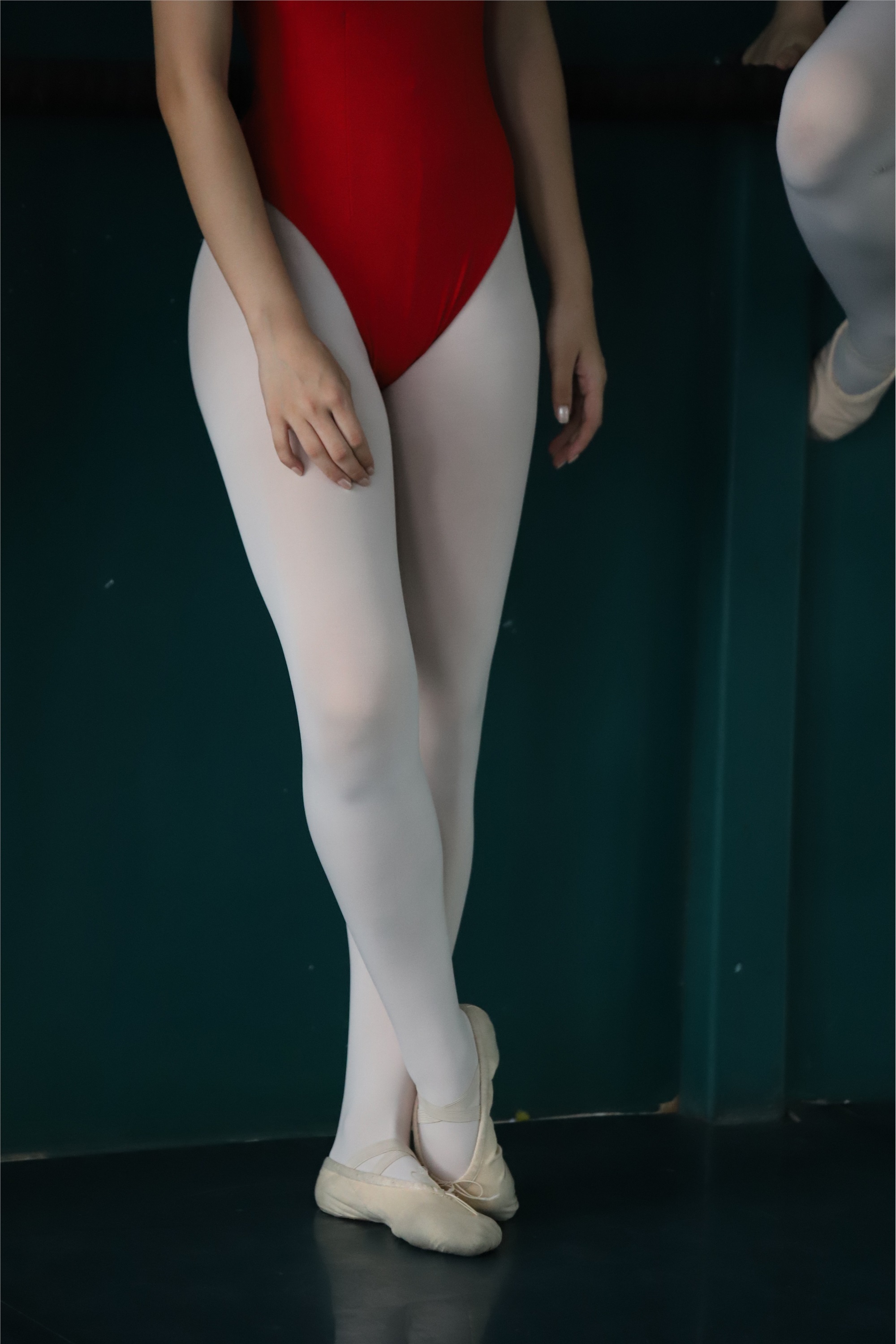 大西瓜美女图片 W005 红色舞蹈服 669P3