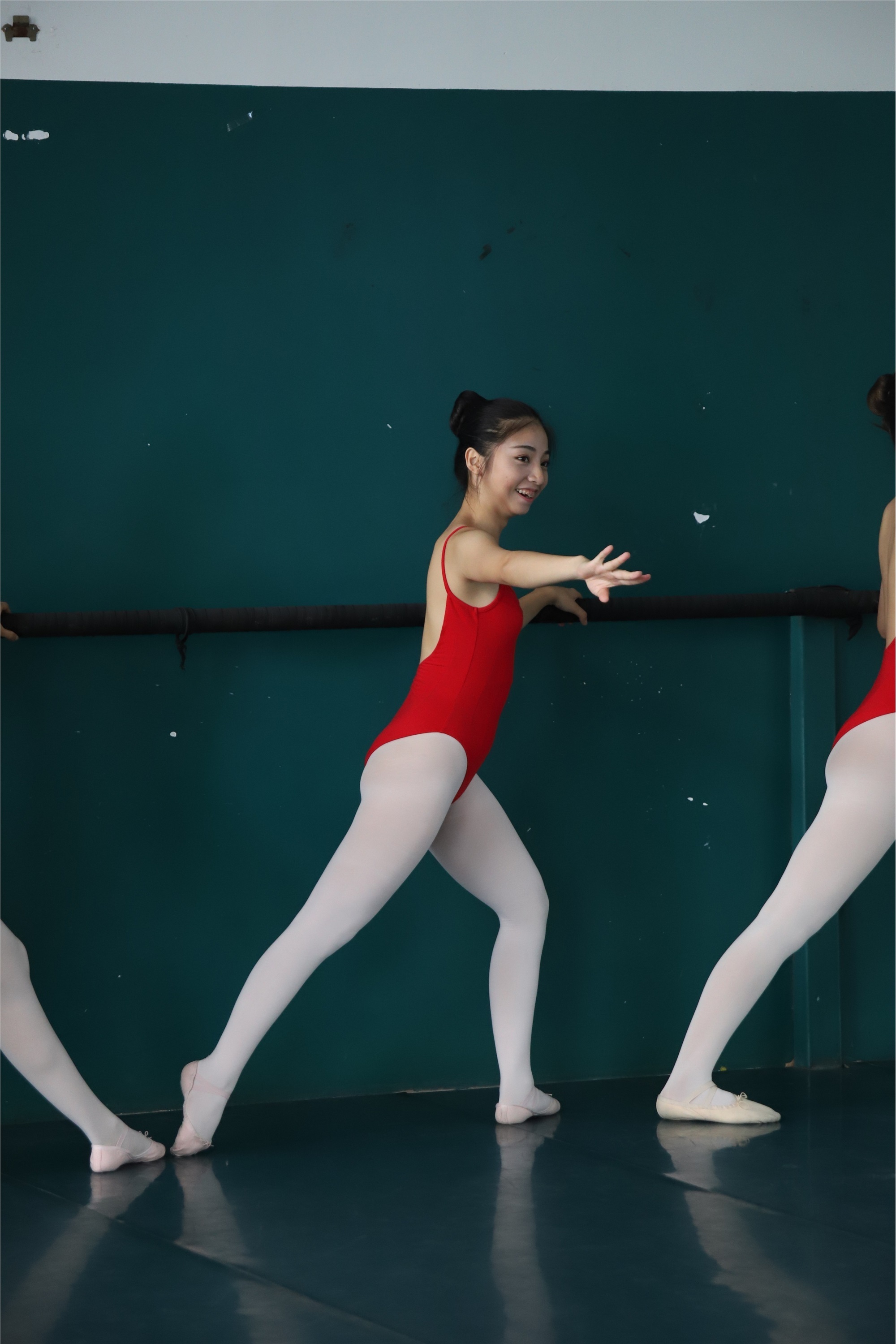 大西瓜美女图片 W005 红色舞蹈服 669P4