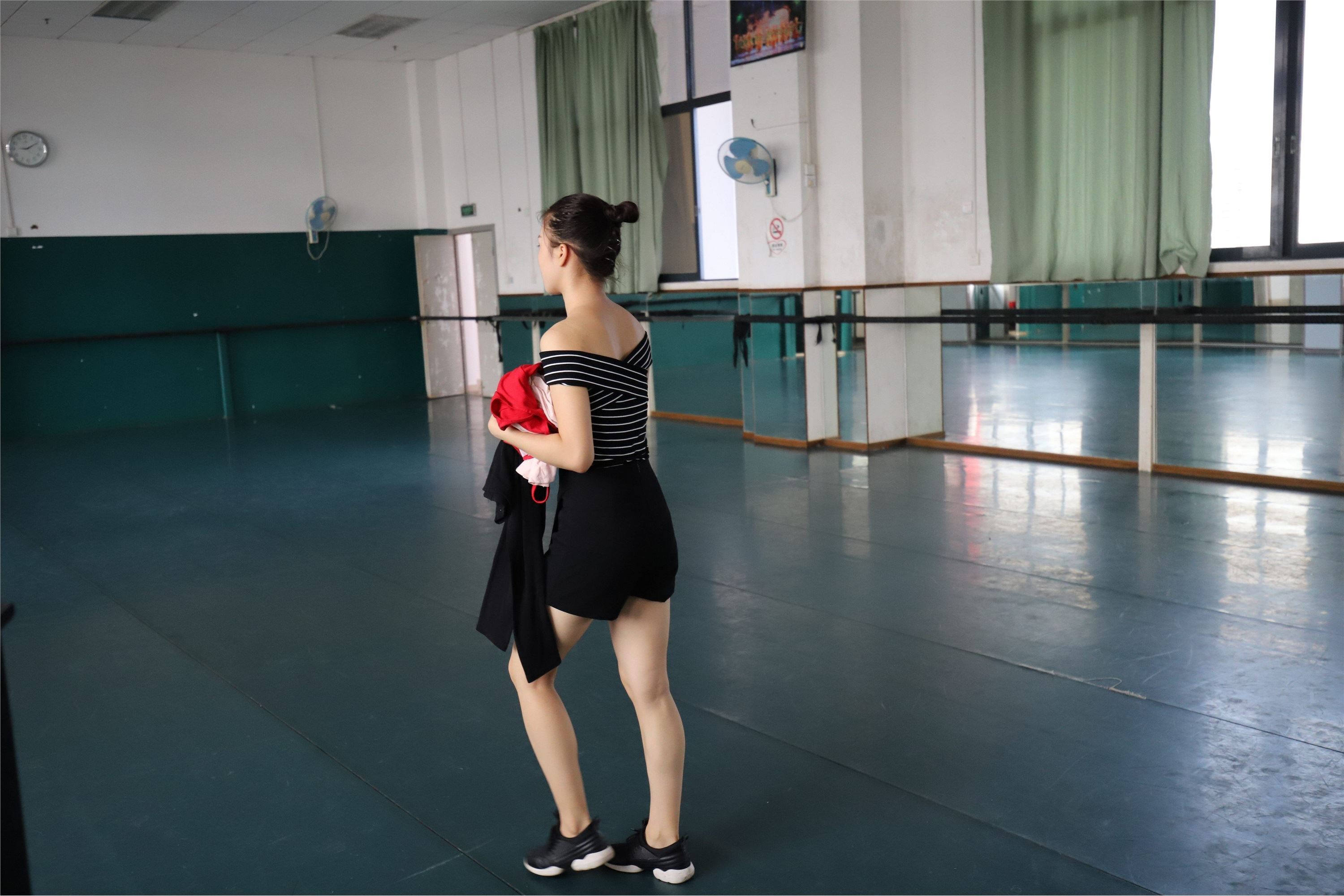 大西瓜美女图片 W005 红色舞蹈服 669P5