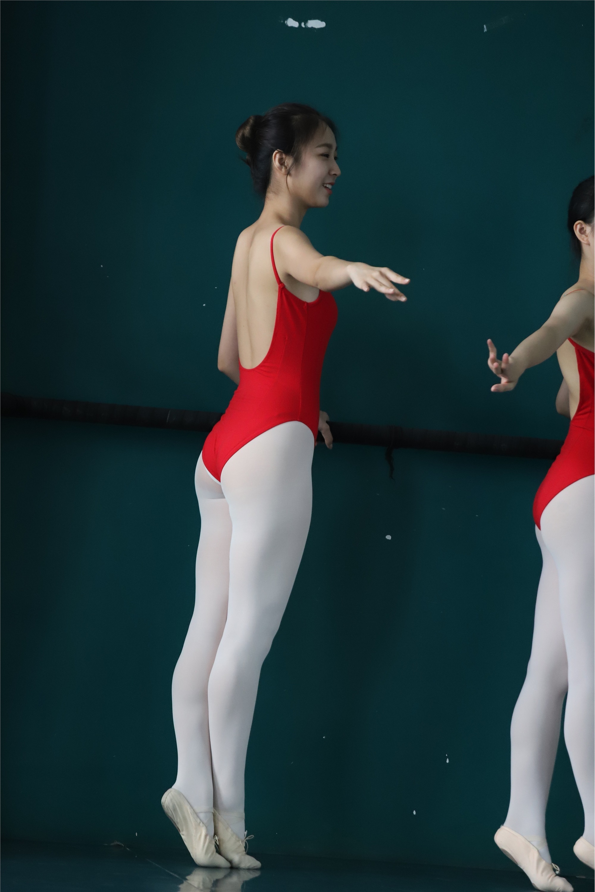 大西瓜美女图片 W005 红色舞蹈服 669P5