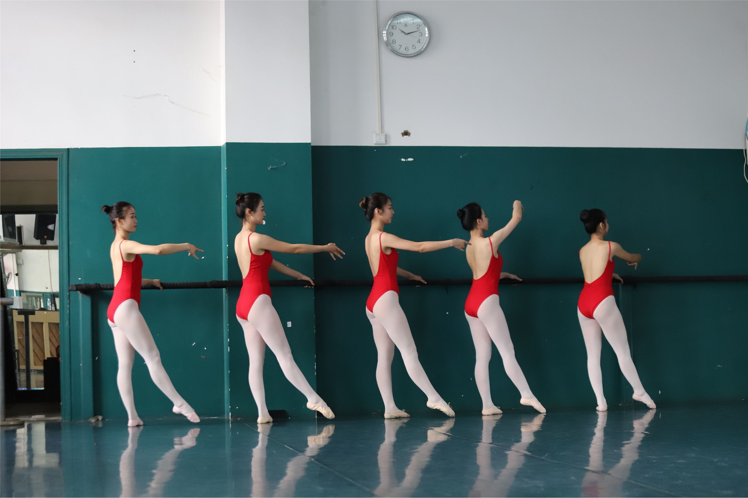 大西瓜美女图片 W005 红色舞蹈服 669P5