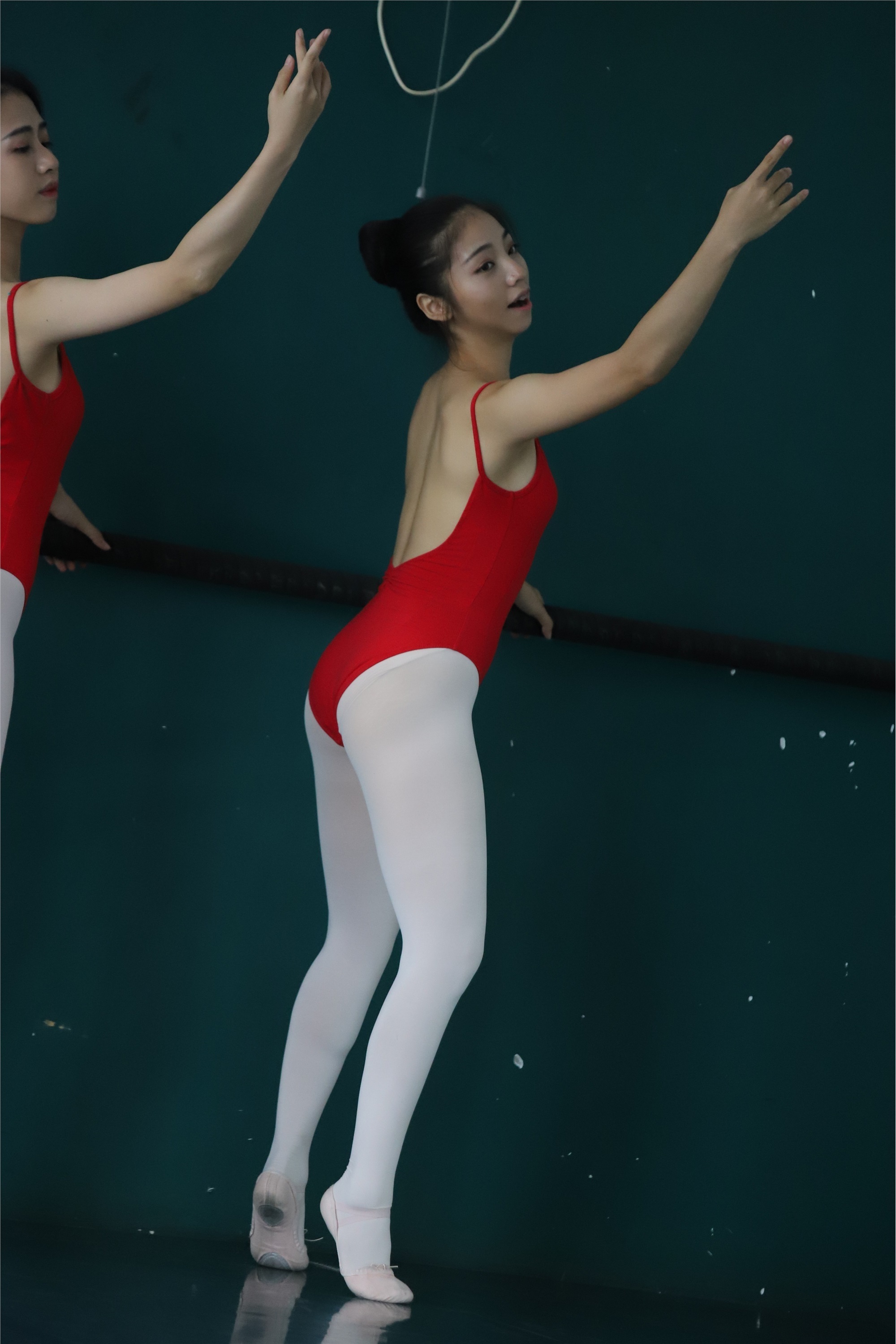 大西瓜美女图片 W005 红色舞蹈服 669P5