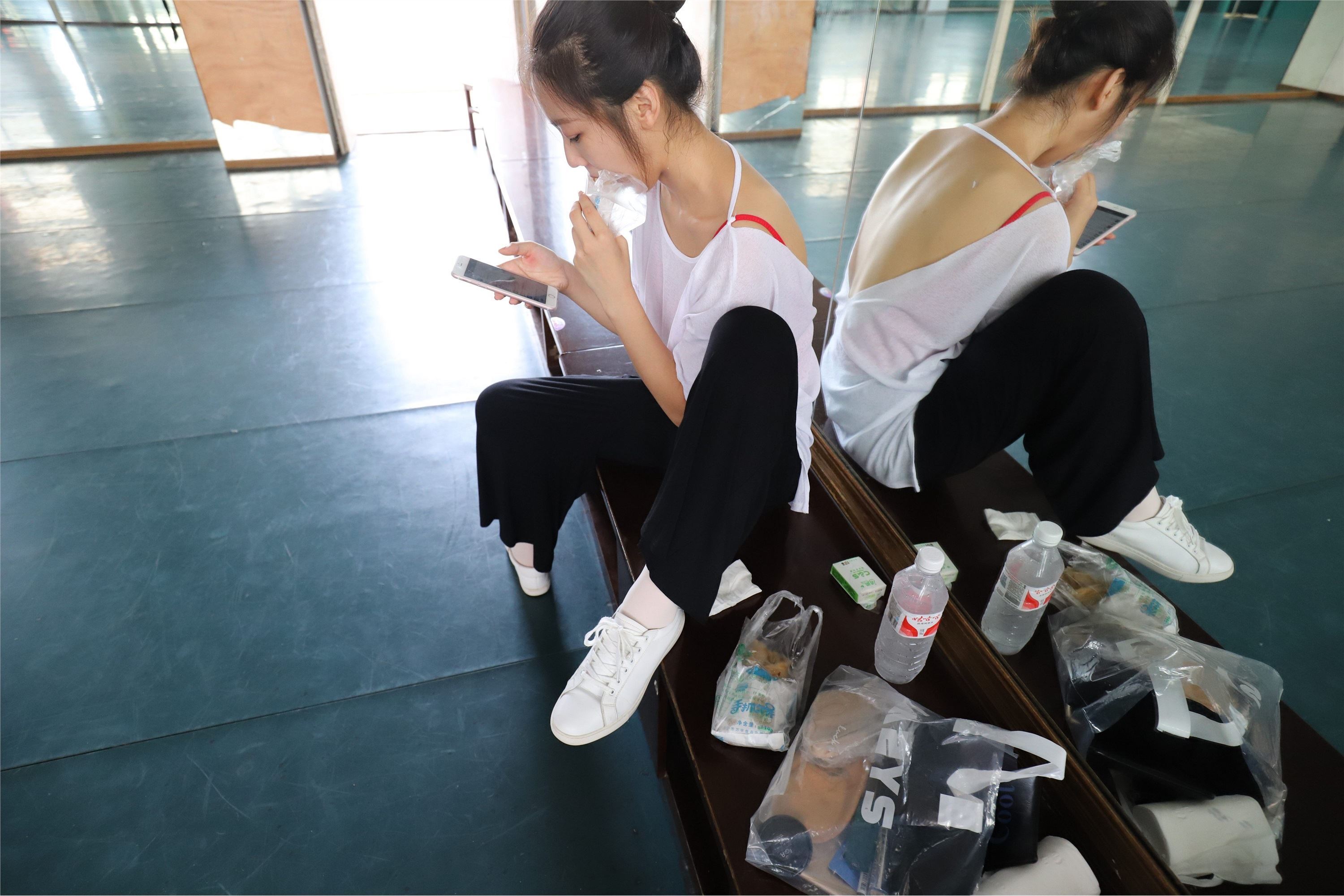 大西瓜美女图片 W005 红色舞蹈服 669P5