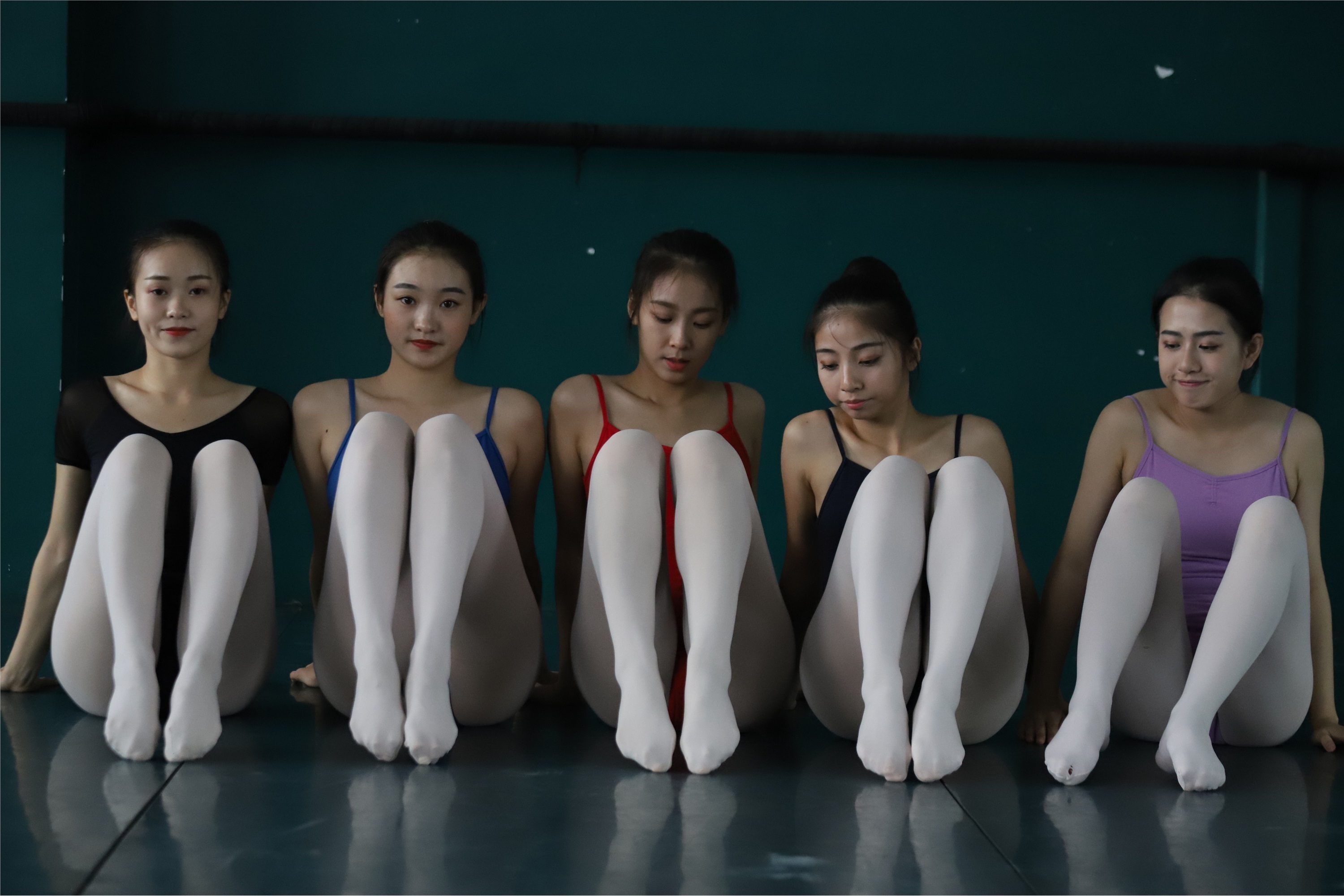 大西瓜美女图片 W004 多色舞蹈服 650p1