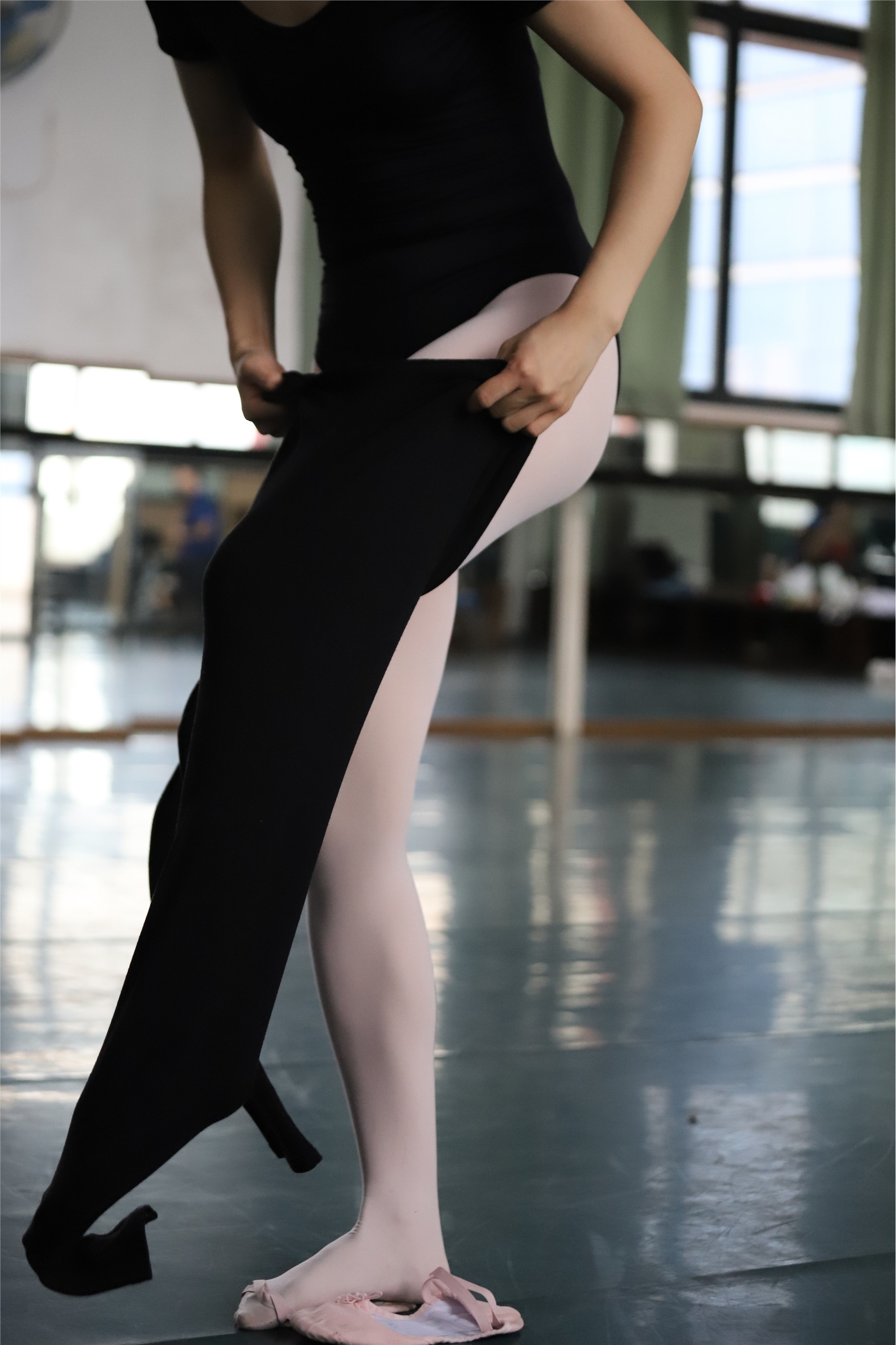 大西瓜美女图片 W004 多色舞蹈服 650p1