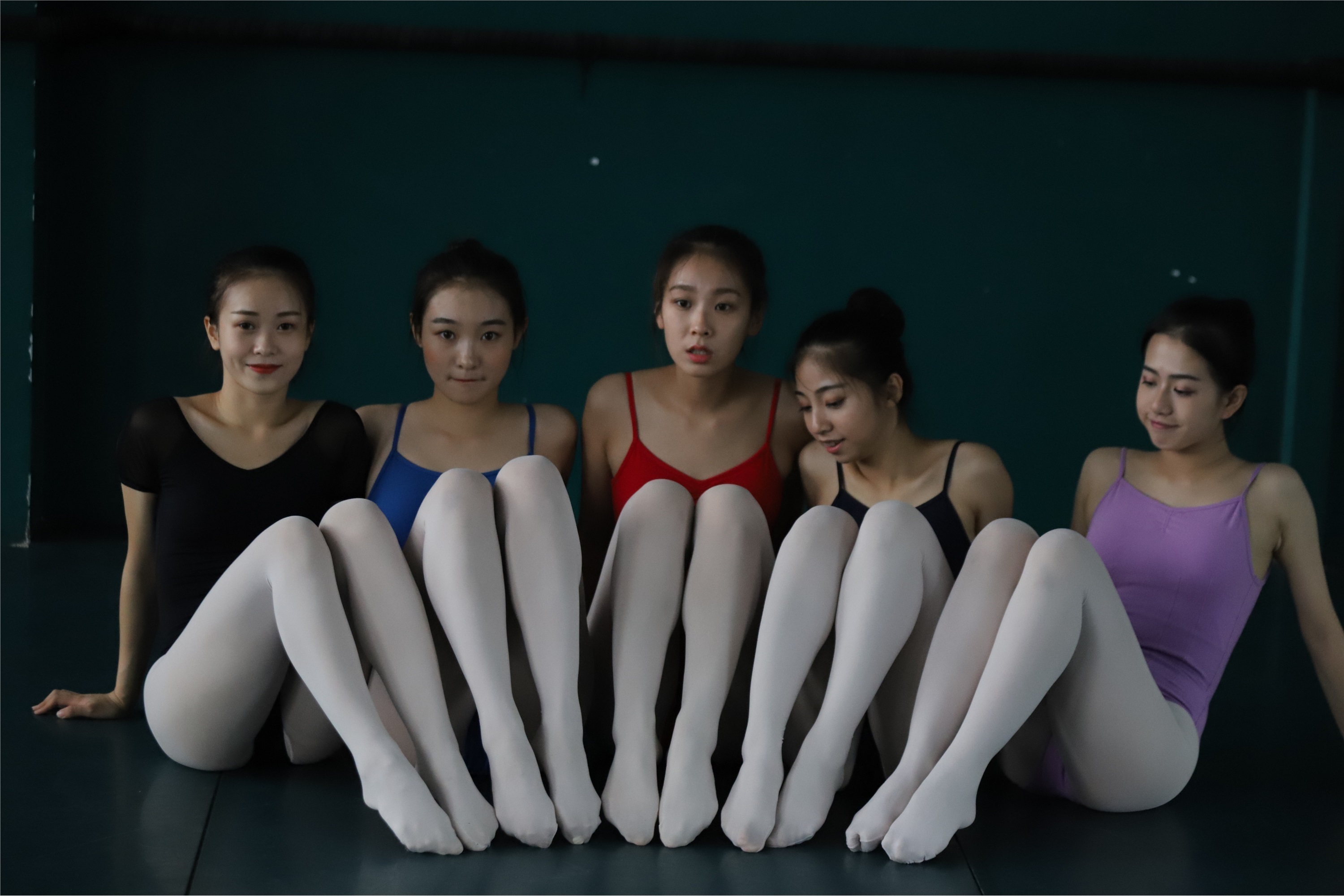 大西瓜美女图片 W004 多色舞蹈服 650p1