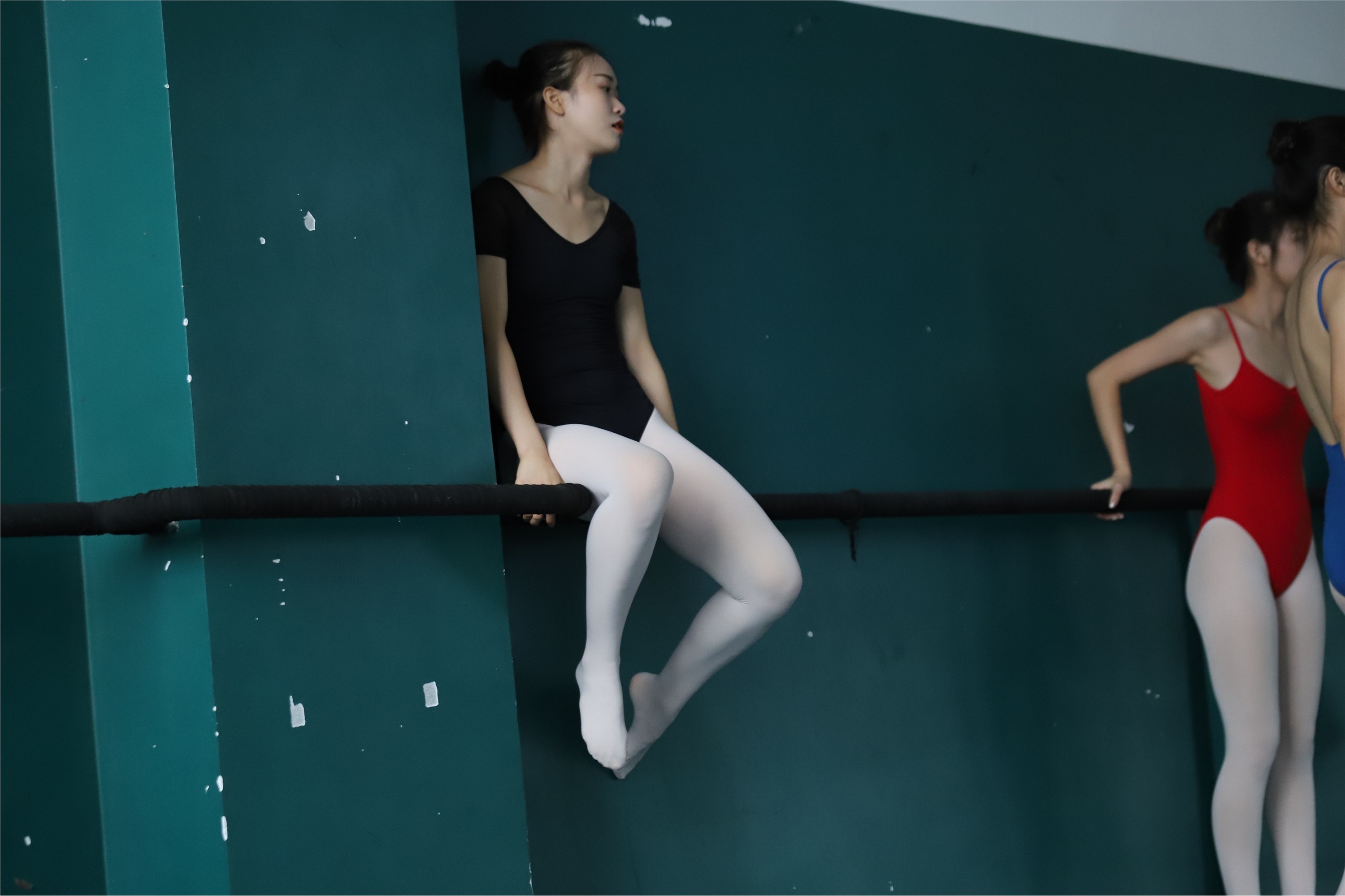 大西瓜美女图片 W004 多色舞蹈服 650p2