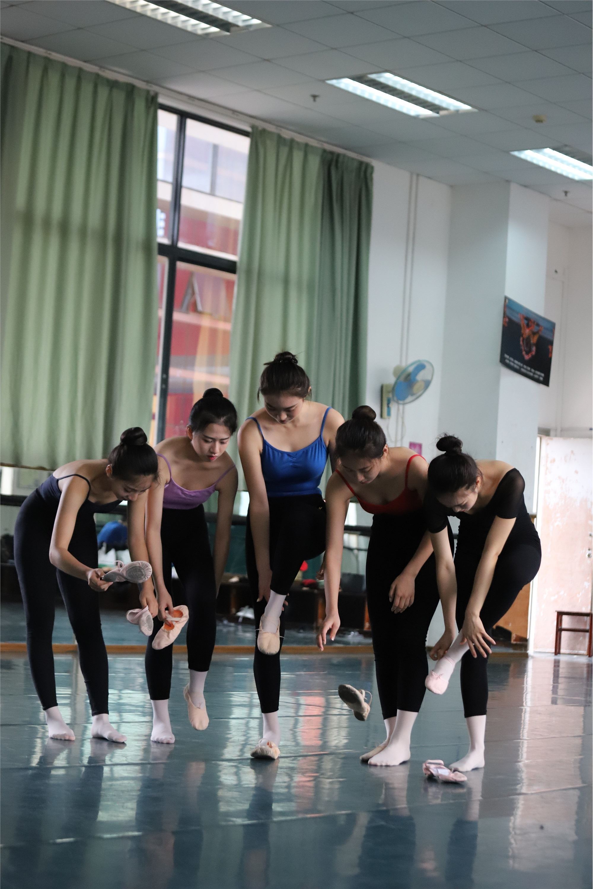 大西瓜美女图片 W004 多色舞蹈服 650p3