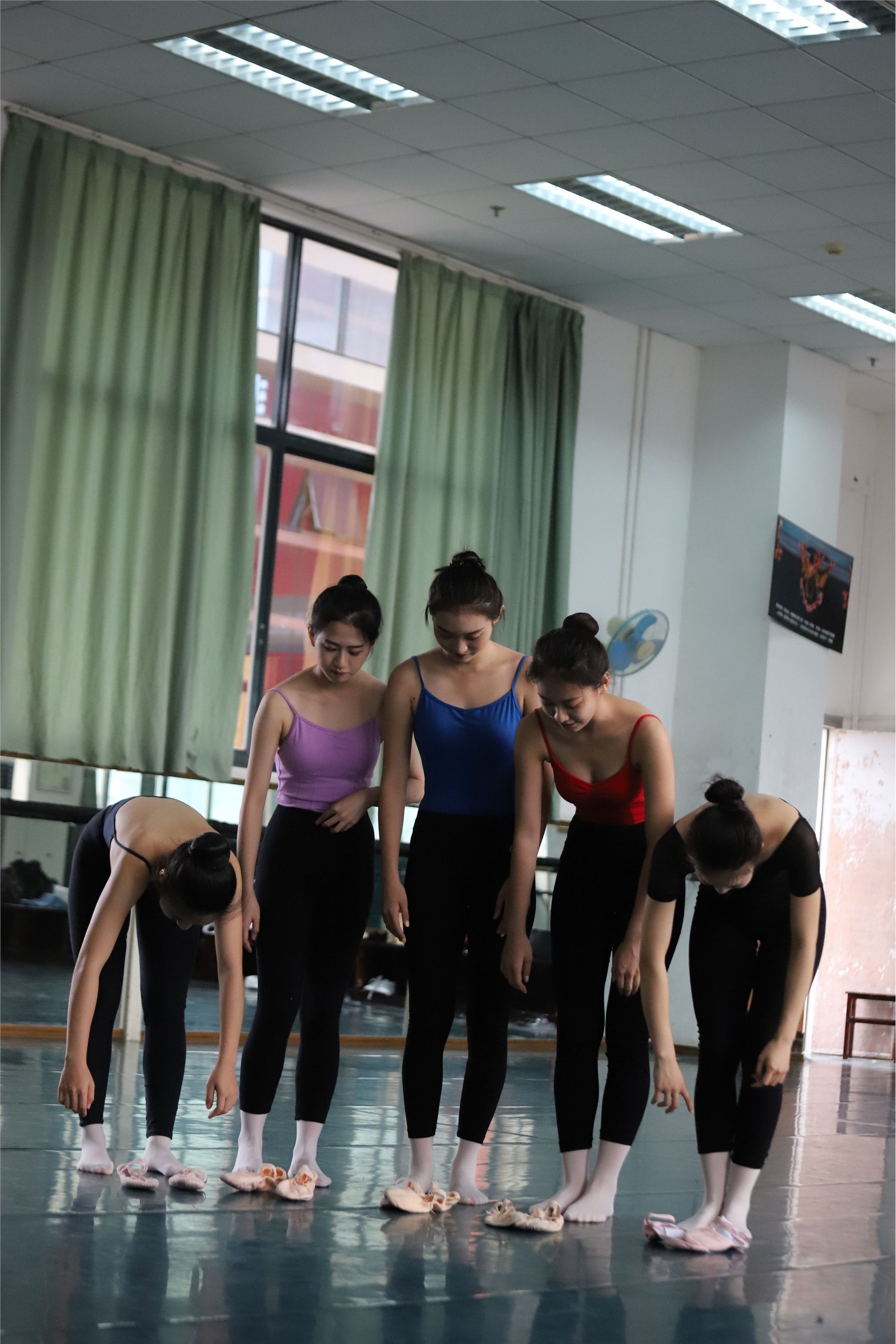 大西瓜美女图片 W004 多色舞蹈服 650p3