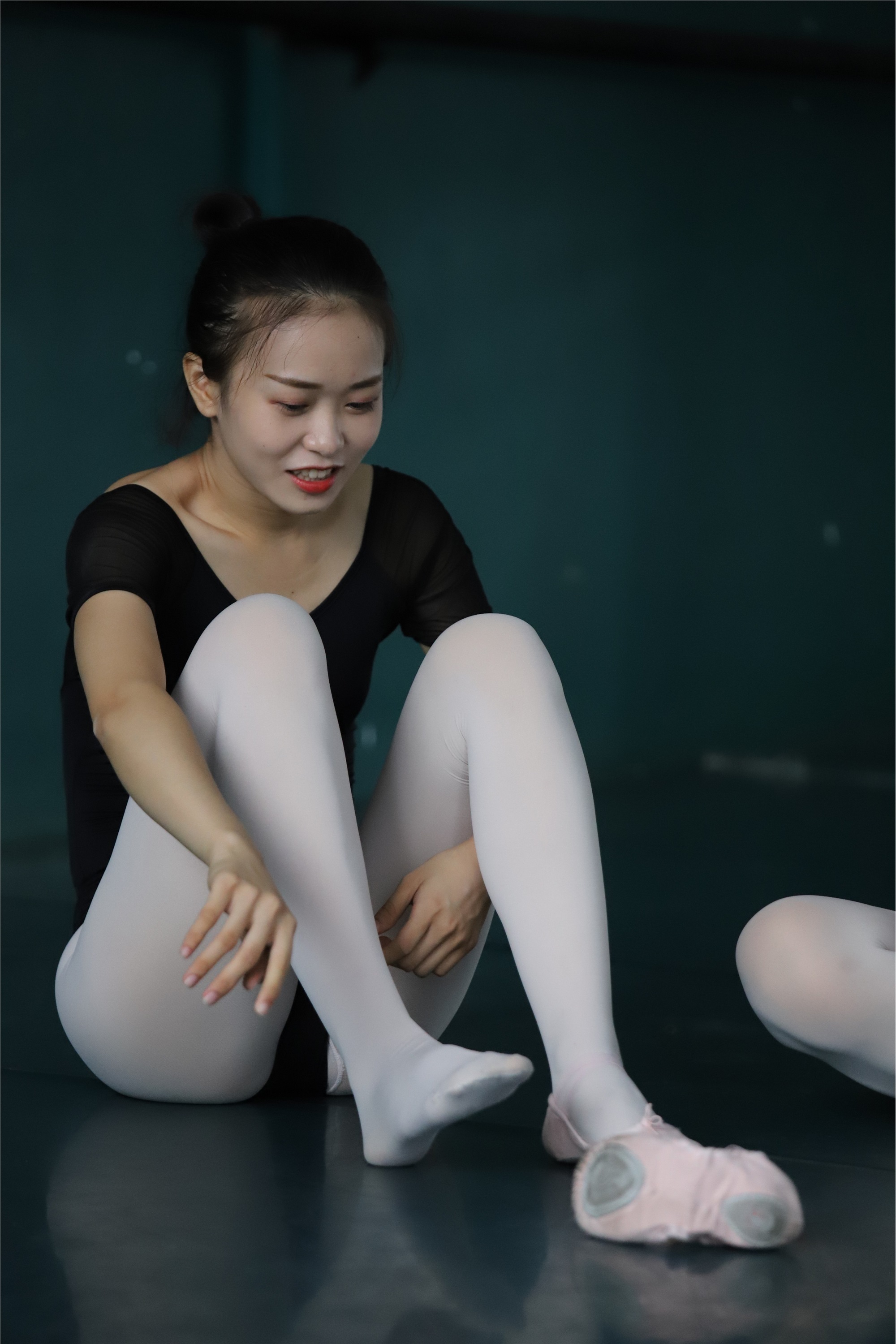 大西瓜美女图片 W004 多色舞蹈服 650p3