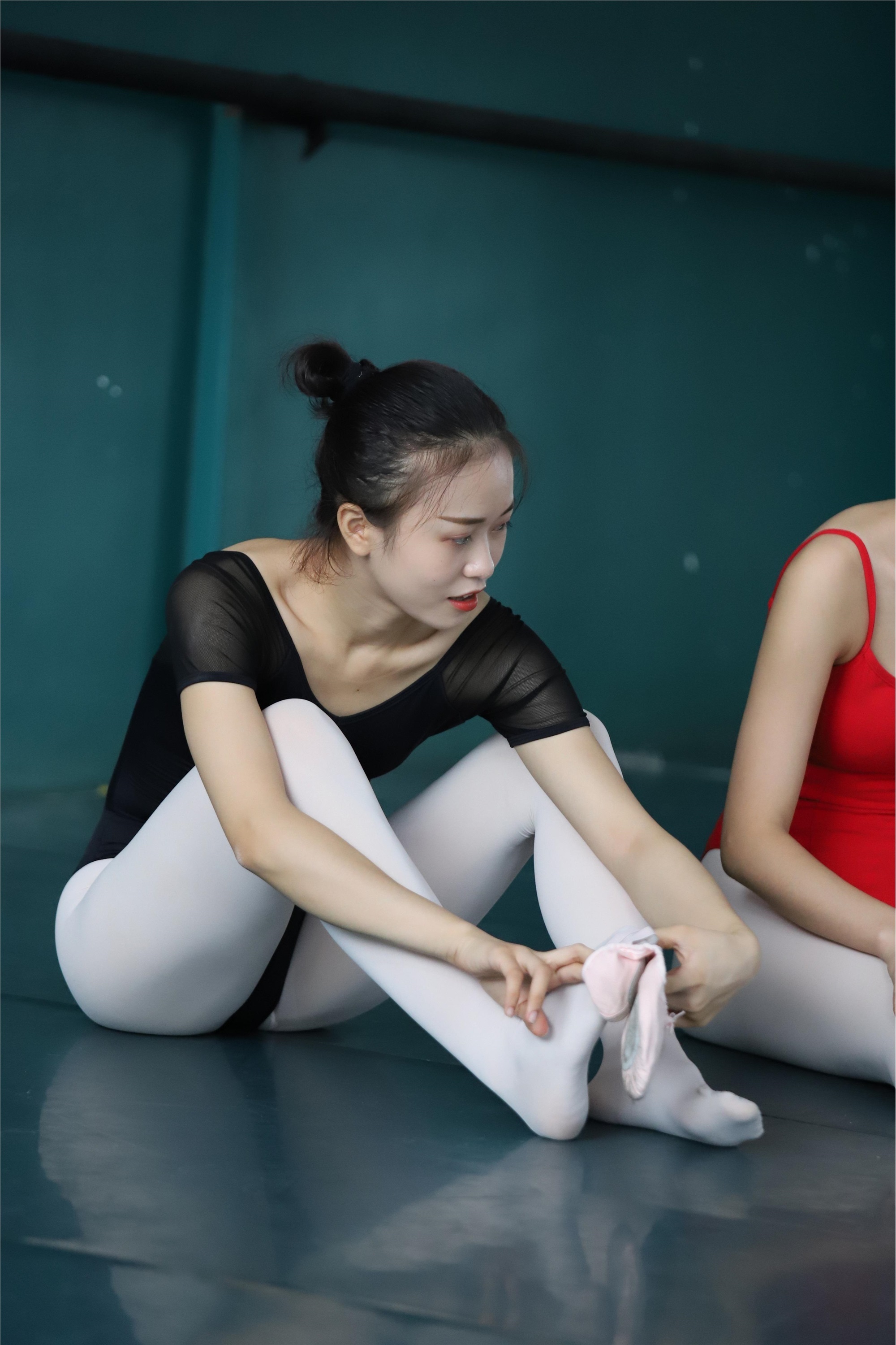 大西瓜美女图片 W004 多色舞蹈服 650p3