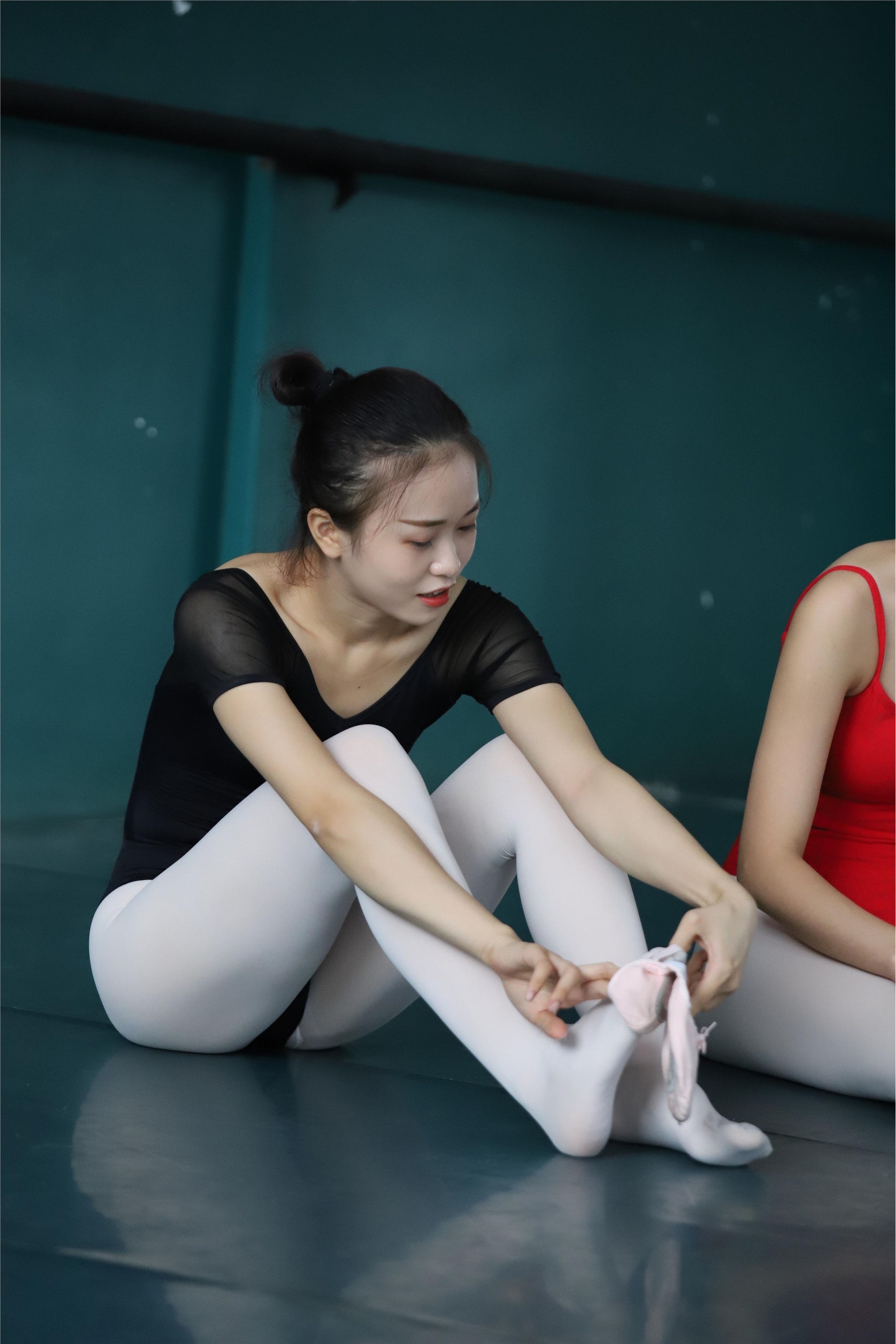 大西瓜美女图片 W004 多色舞蹈服 650p3