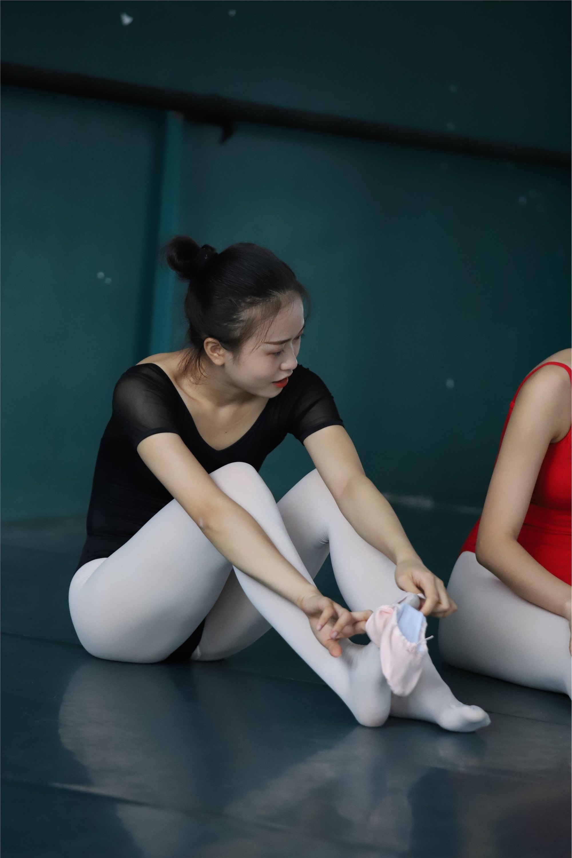 大西瓜美女图片 W004 多色舞蹈服 650p3