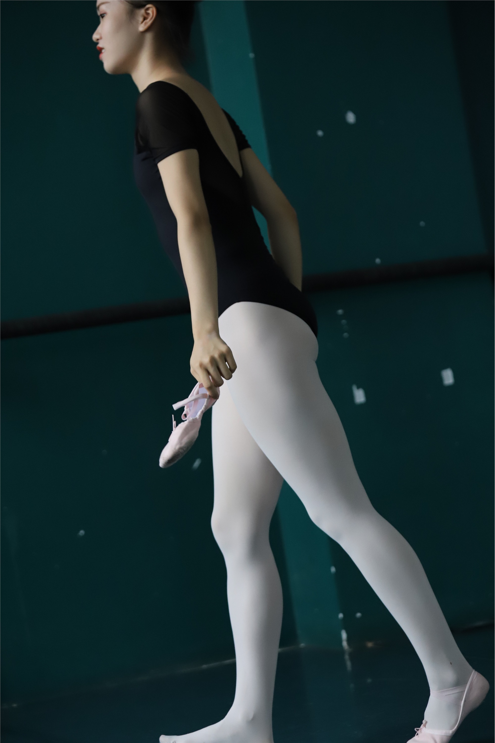 大西瓜美女图片 W004 多色舞蹈服 650p3