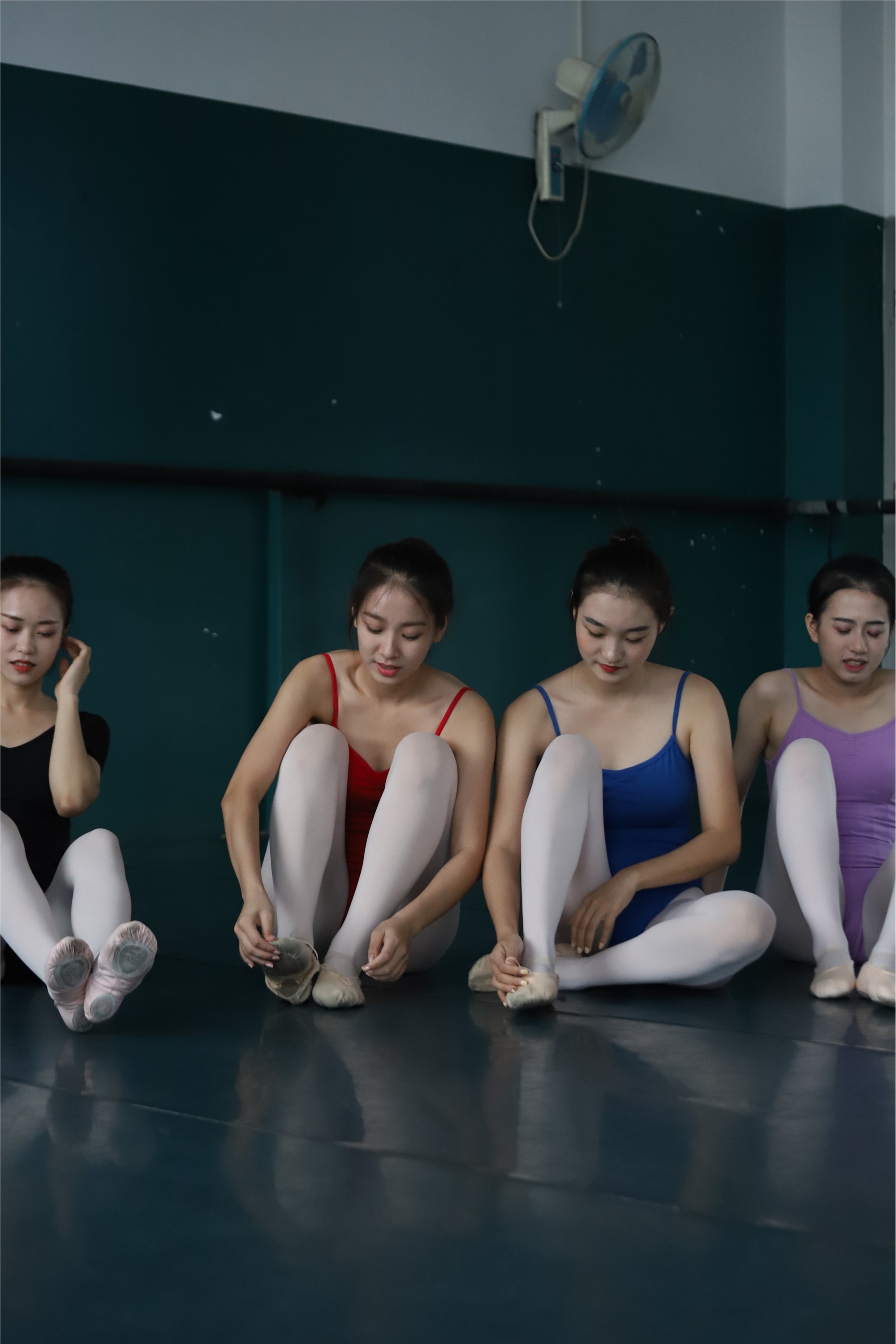 大西瓜美女图片 W004 多色舞蹈服 650p3