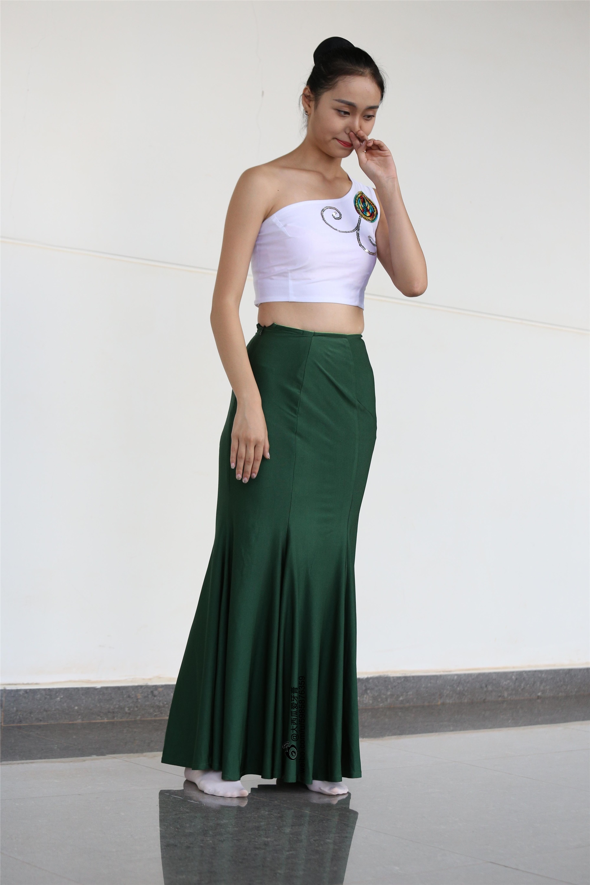 大西瓜美女图片 W006 舞蹈家1-文君 绿裙1