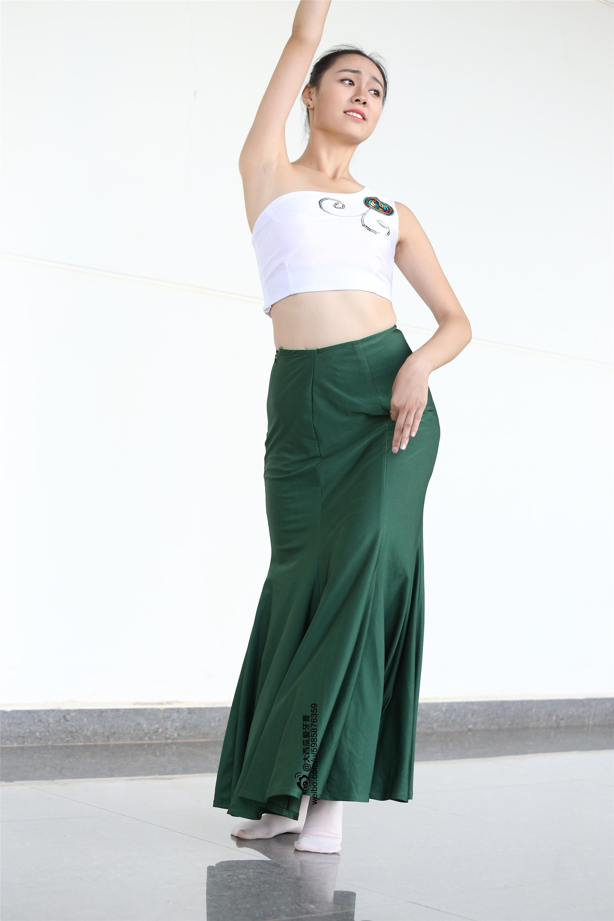 大西瓜美女图片 W006 舞蹈家1-文君 绿裙1